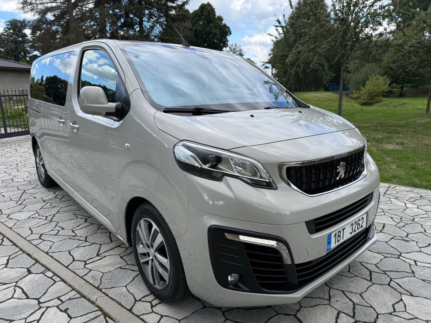 Peugeot Traveller, 2.0HDI 130kW 8MÍST BUSINESS - fotka 4