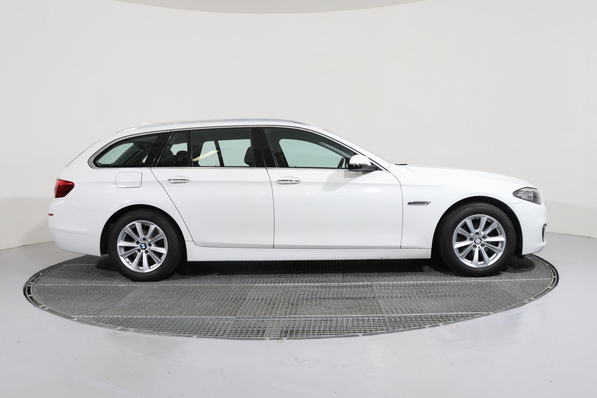 BMW Řada 5, 520D xDrive Touring Automat - fotka 3