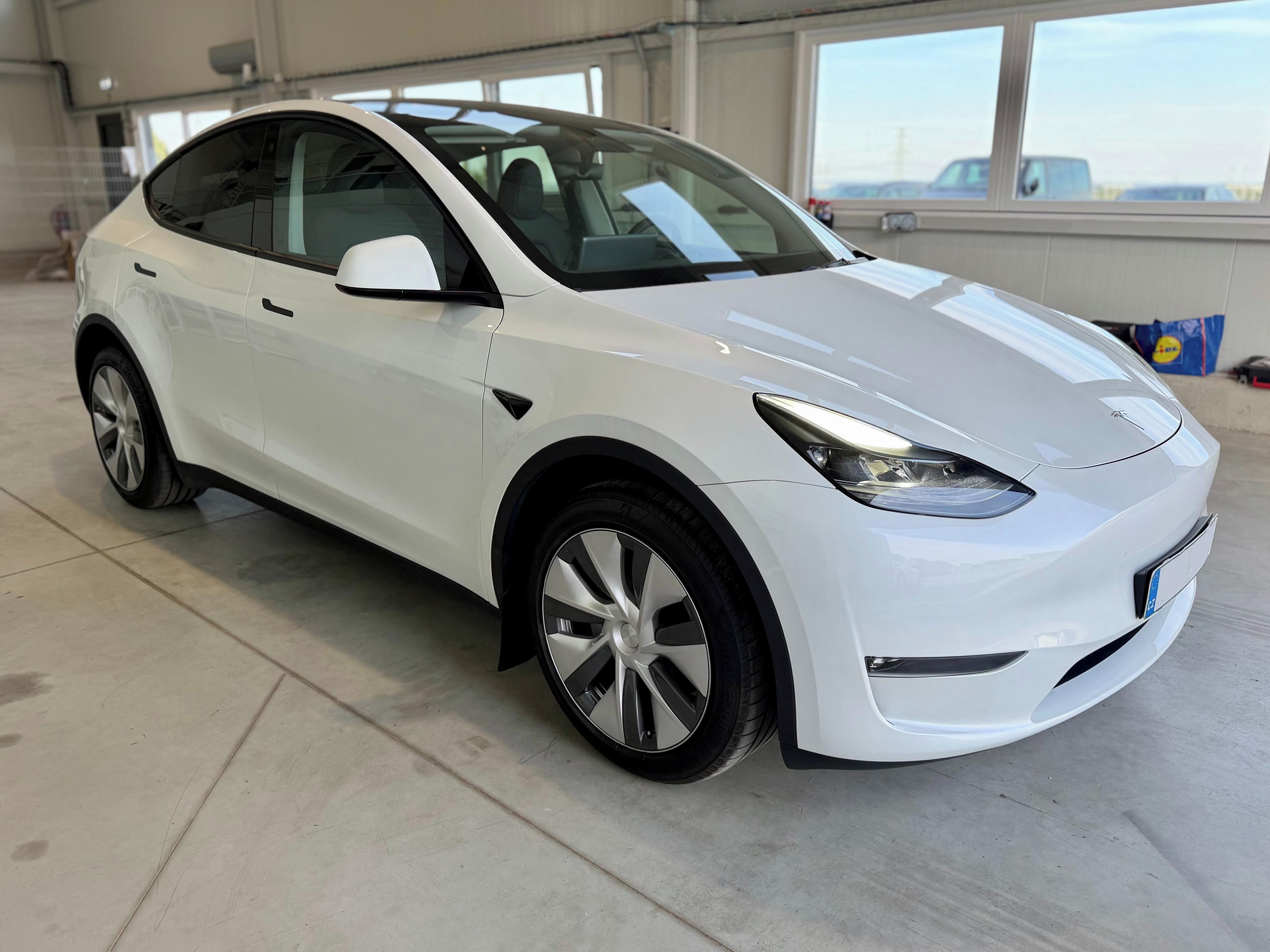 Tesla Model Y, LONG RANGE AWD 51tkm TAŽNÉ DPH - fotka 2