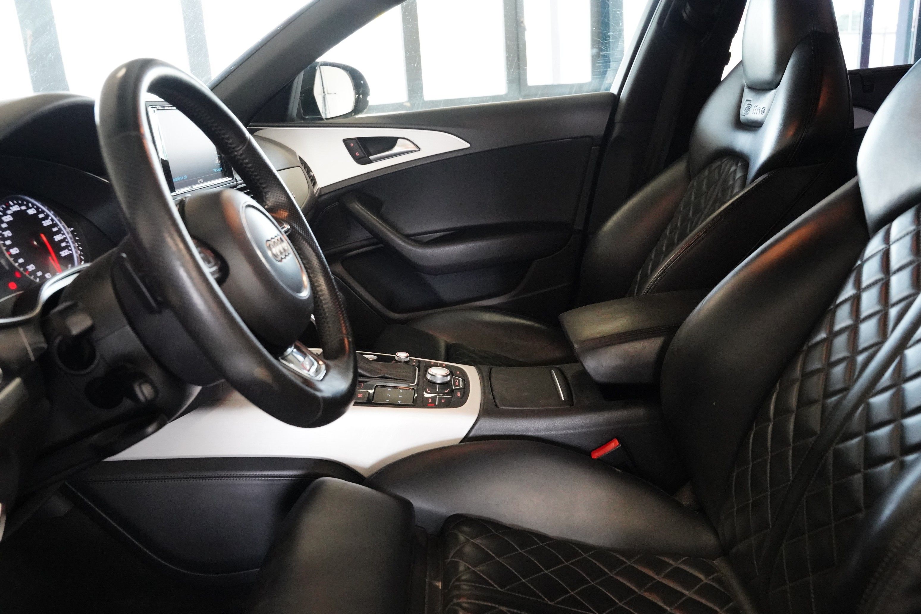 Audi A6 Avant, 3.0TDI 230 kW S-line - fotka 6