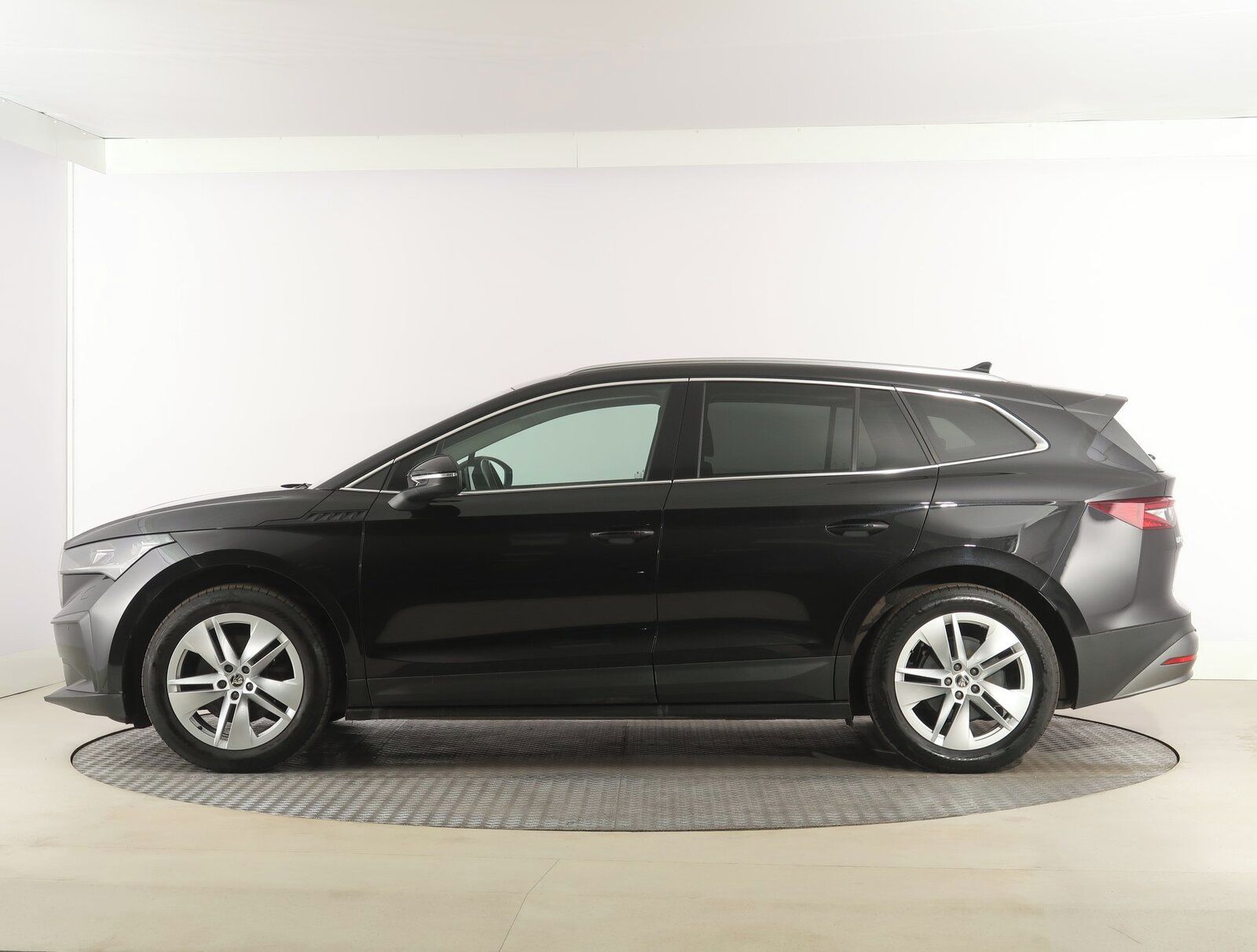 Škoda Enyaq iV, iV 80 (82 kWh), SoH 96% - fotka 3