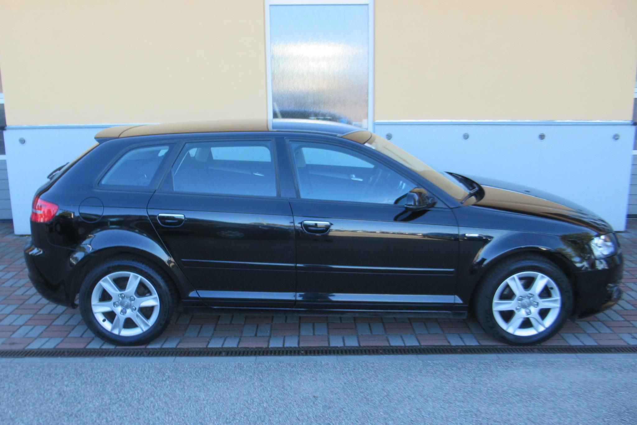 Audi A3, 1.2 TFSI AUT. KLIMA - fotka 3