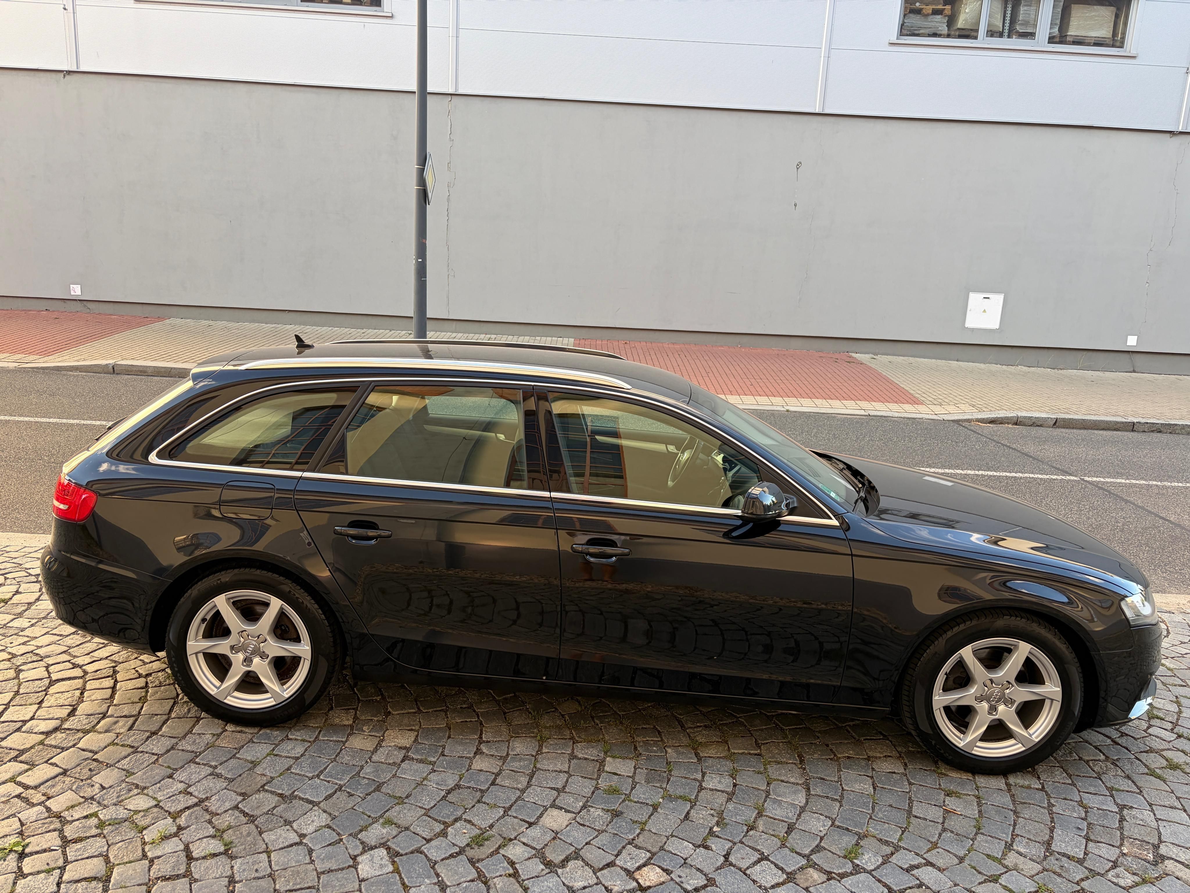 Audi A4, 2,0 TDI, manual - fotka 4