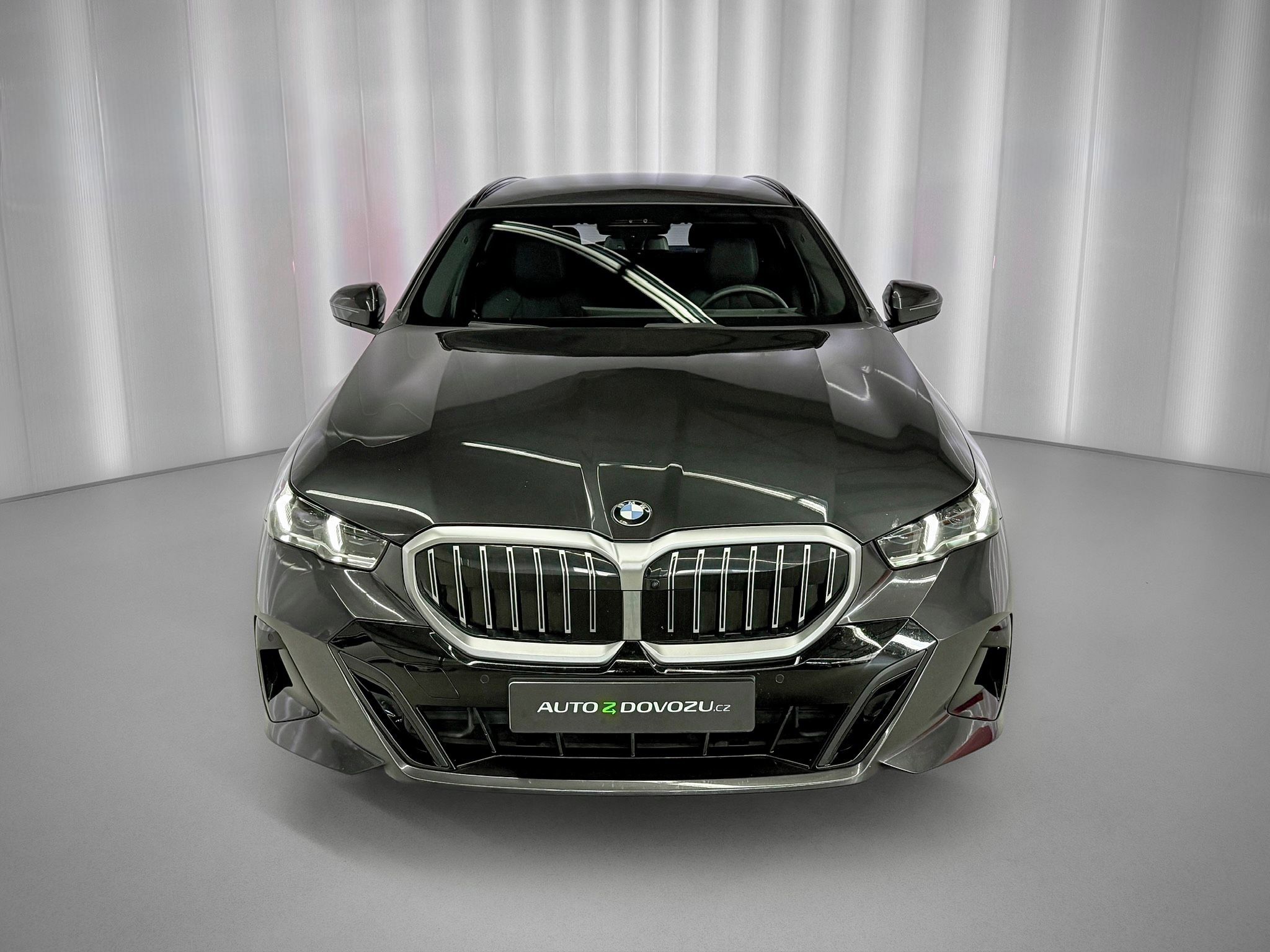 BMW Řada 5, 520d xDrive M-SPORT, HARMAN&KA - fotka 3