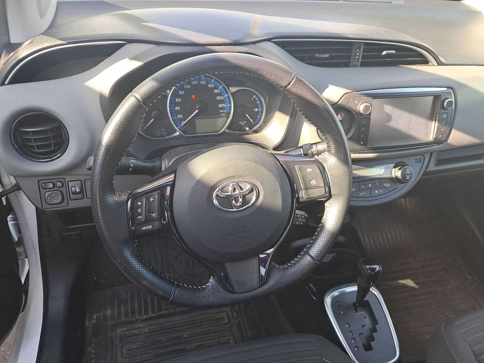 Toyota Yaris, 1.5 Hybrid, Automat - fotka 3