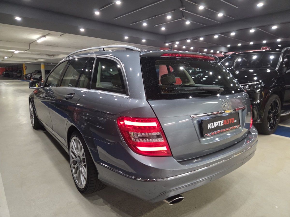 Mercedes-Benz Třídy C, 2,2 DCi Po rozvodech!  Eleganc - fotka 5