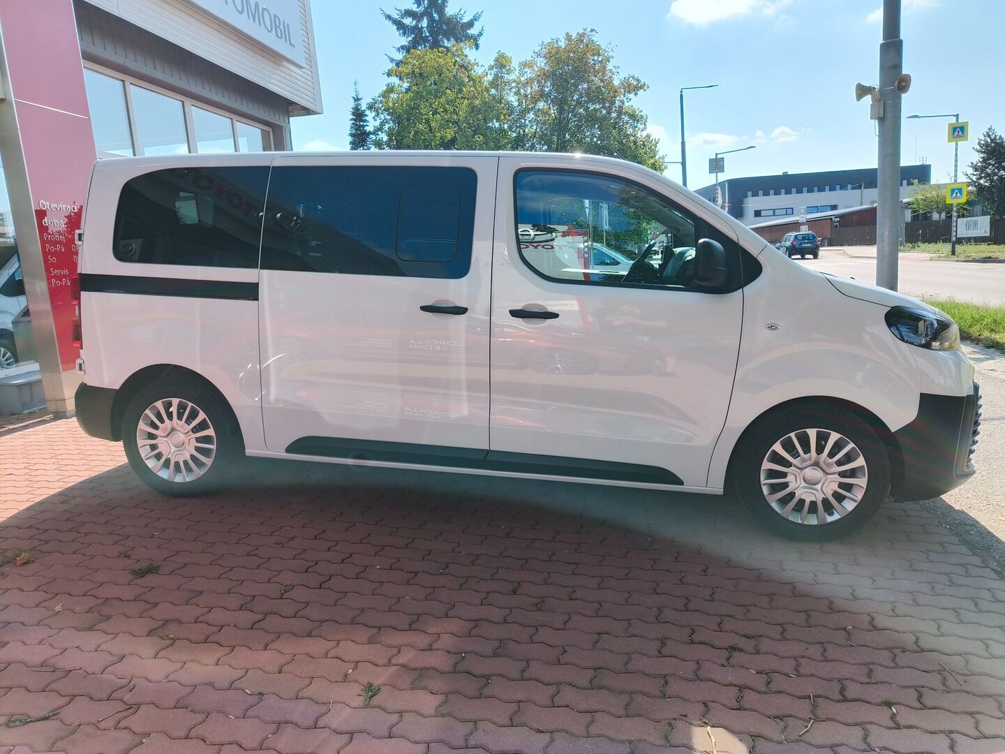 Toyota Proace Verso, L1 krátká - 2.2 150koní manuál - fotka 6