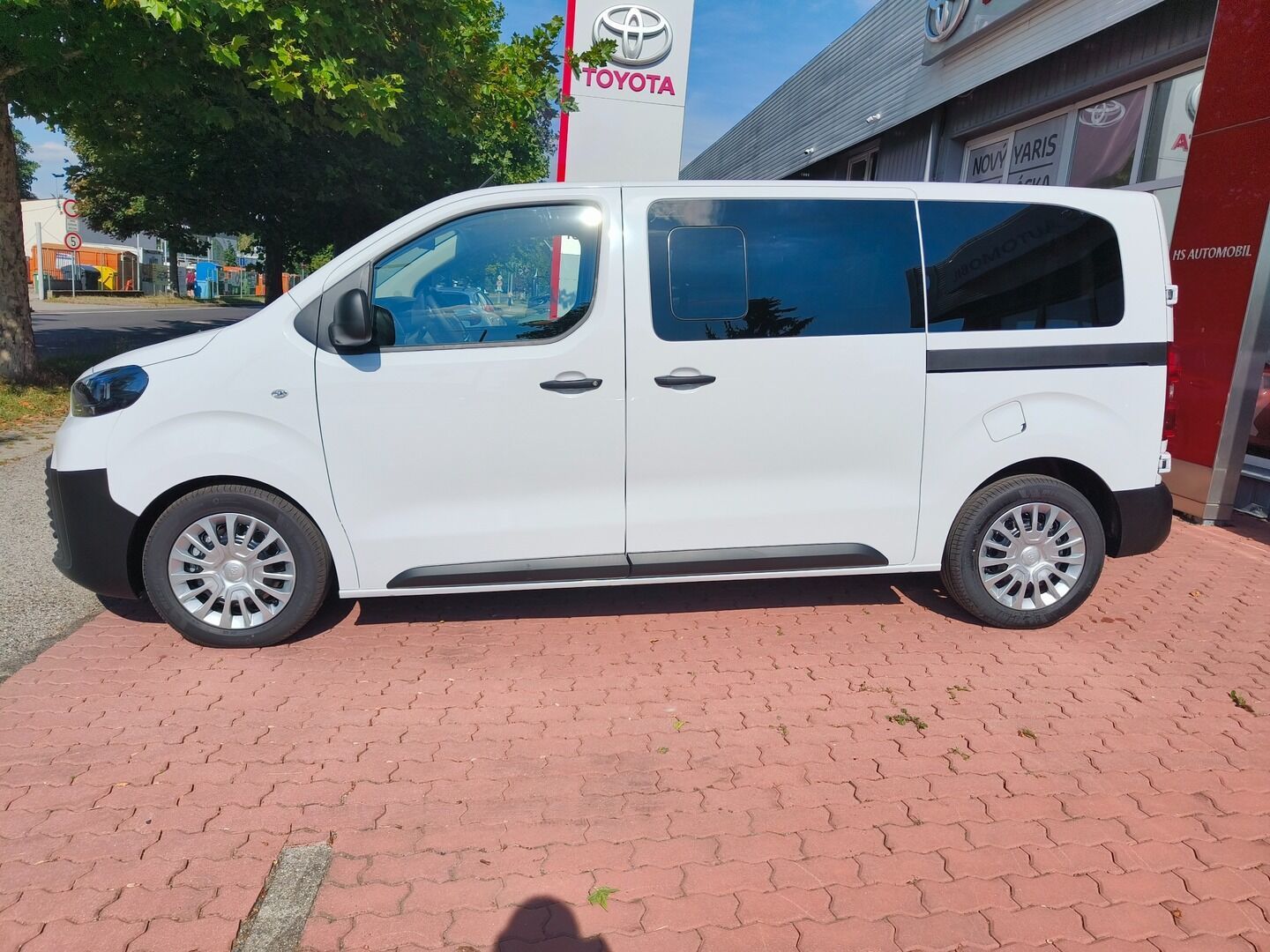 Toyota Proace Verso, L1 krátká - 2.2 150koní manuál - fotka 2