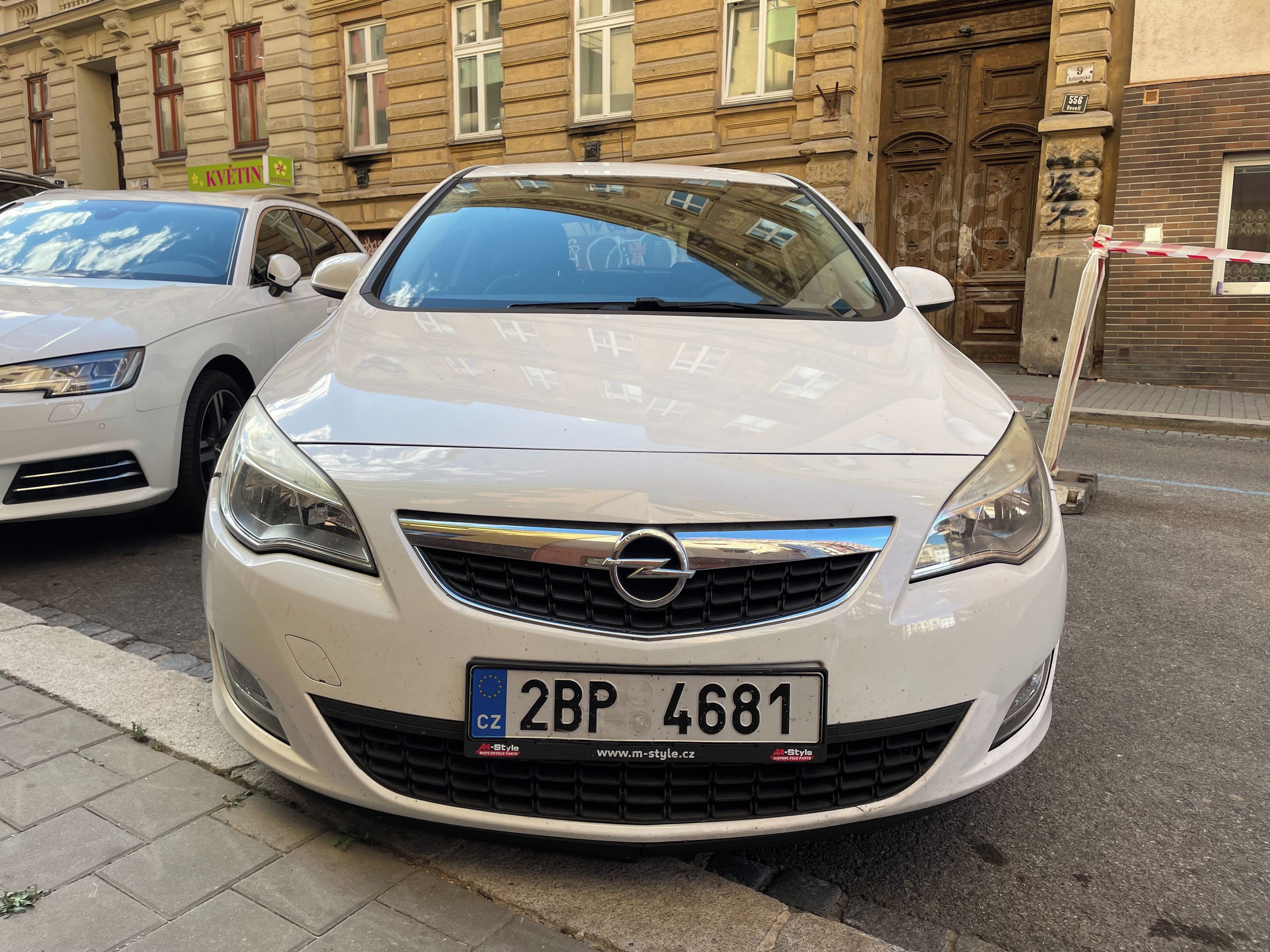 Opel Astra, J 1.4 64 kW - fotka 3