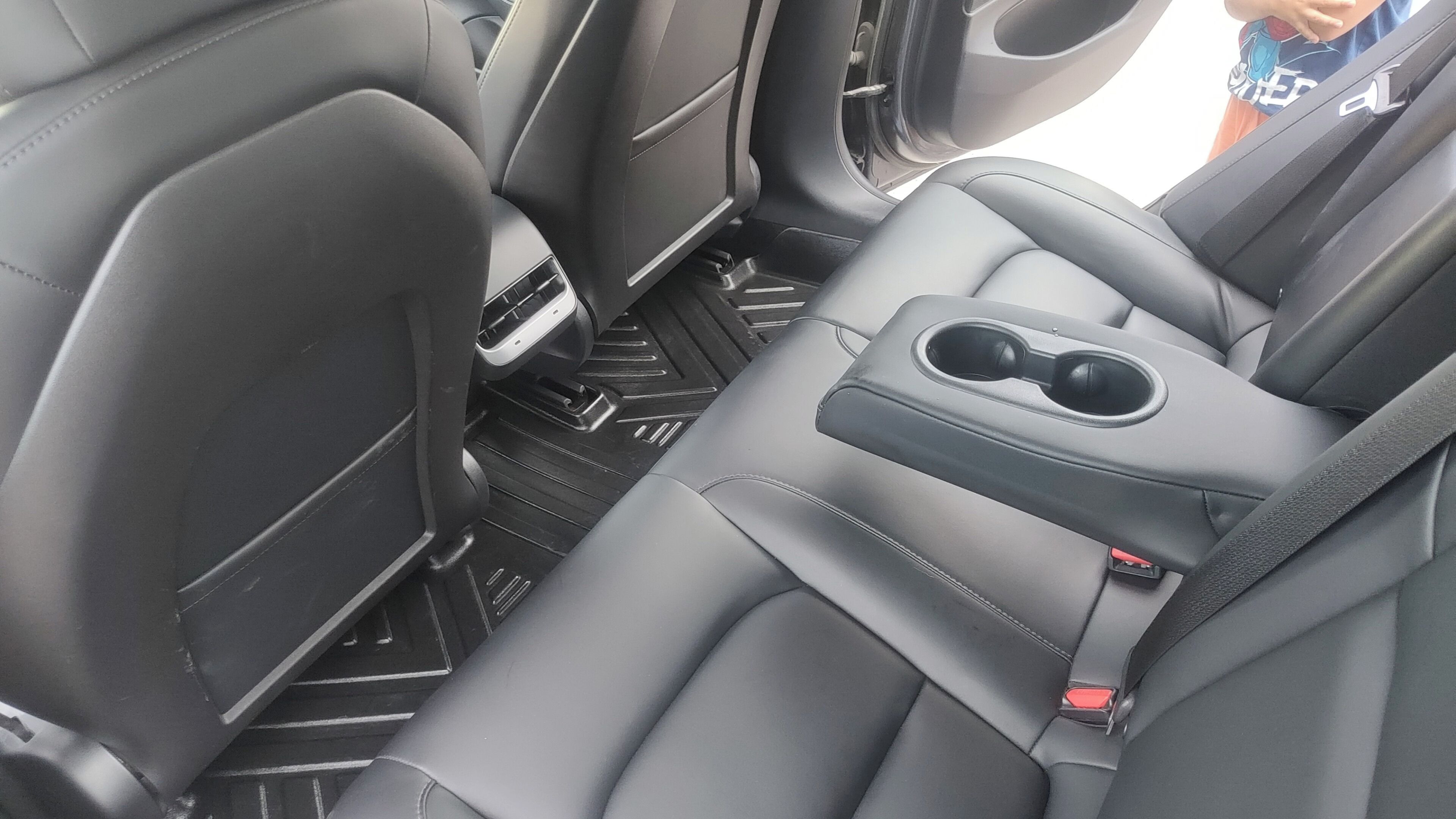 Tesla Model 3, Tesla model 3 standard range + - fotka 6