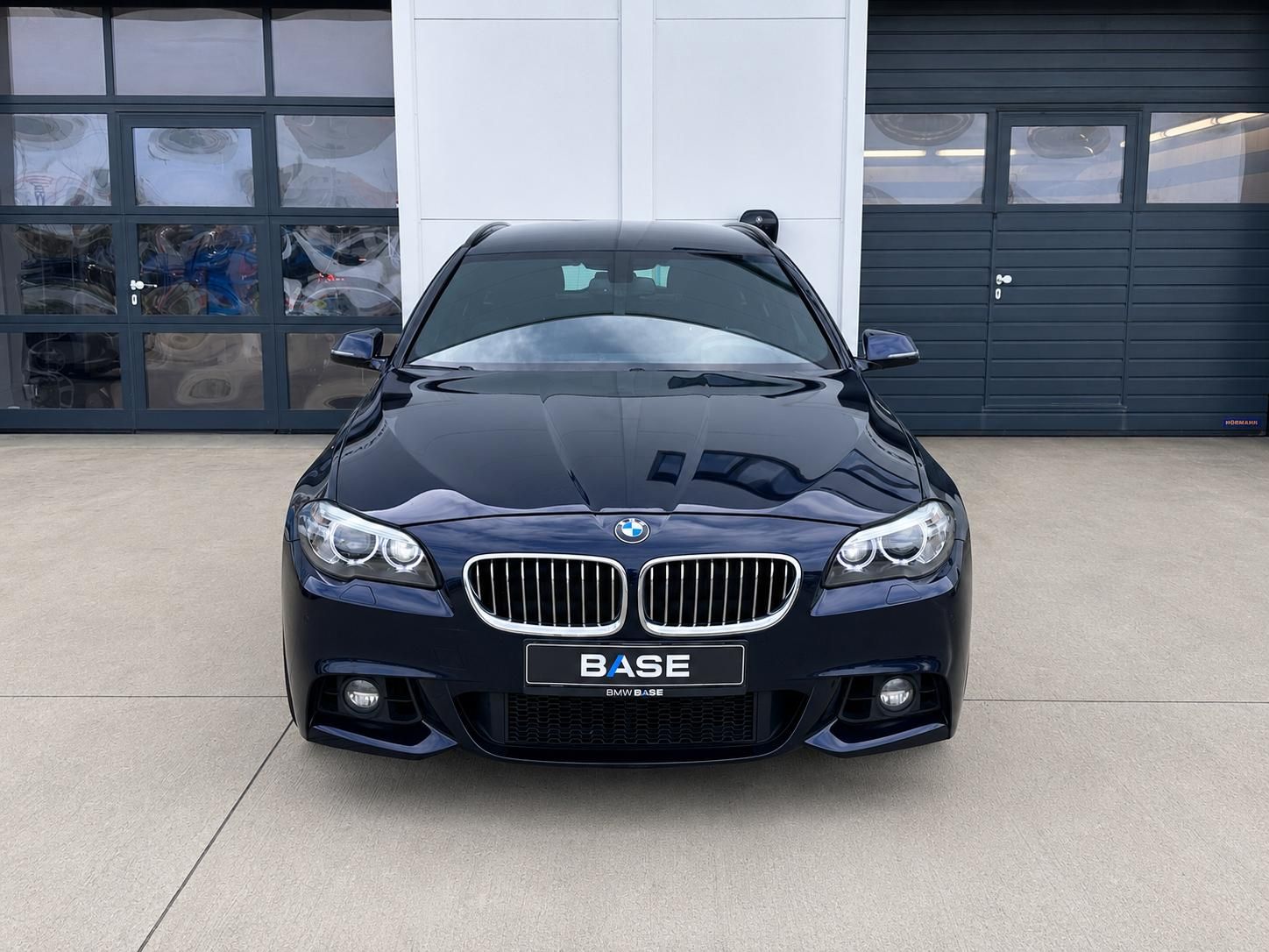 BMW Řada 5, 525d xDrive M-Sport Touring - fotka 2