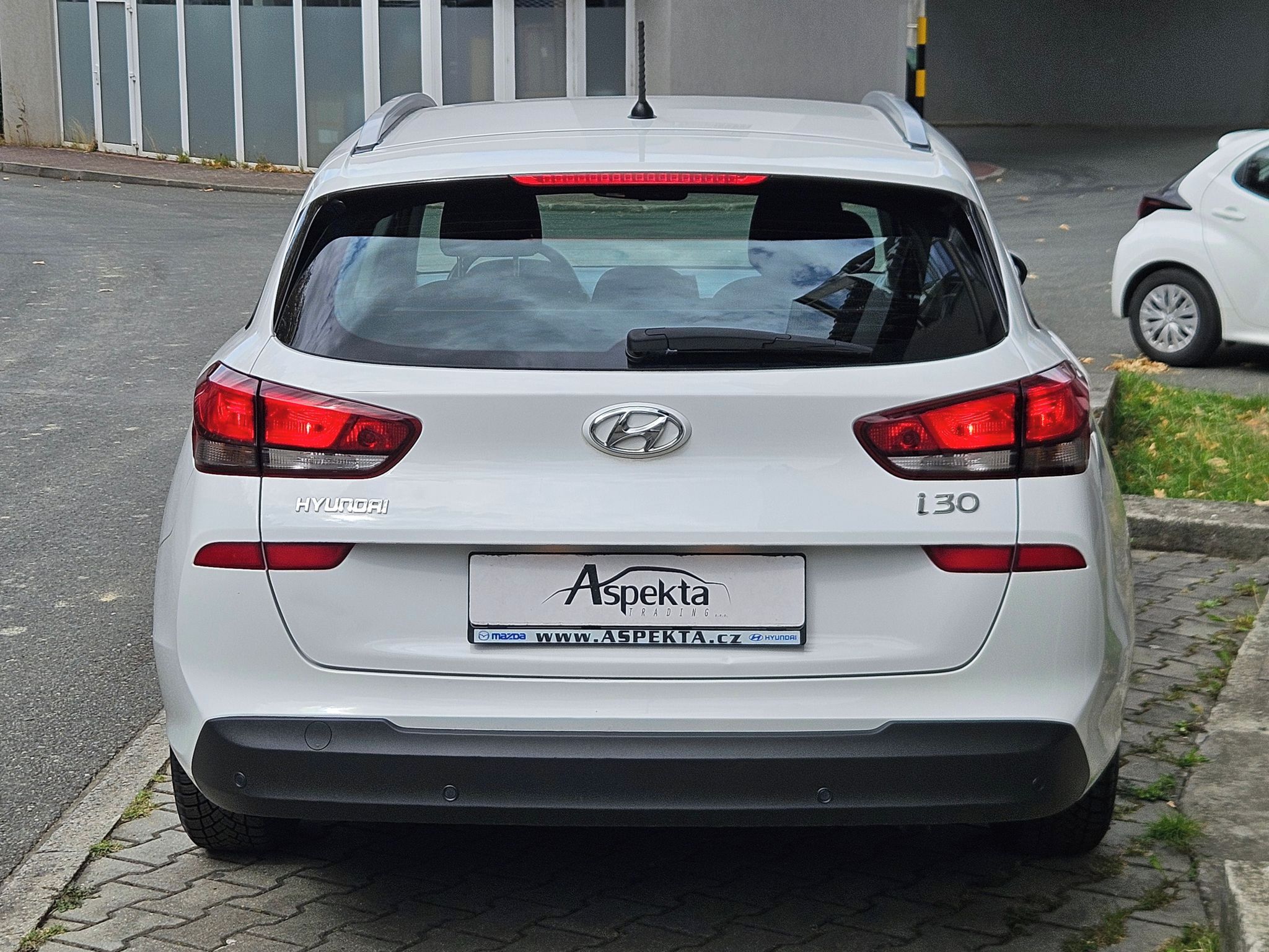 Hyundai i30, 1,4i 73kW, Start Plus, serv.kn - fotka 4
