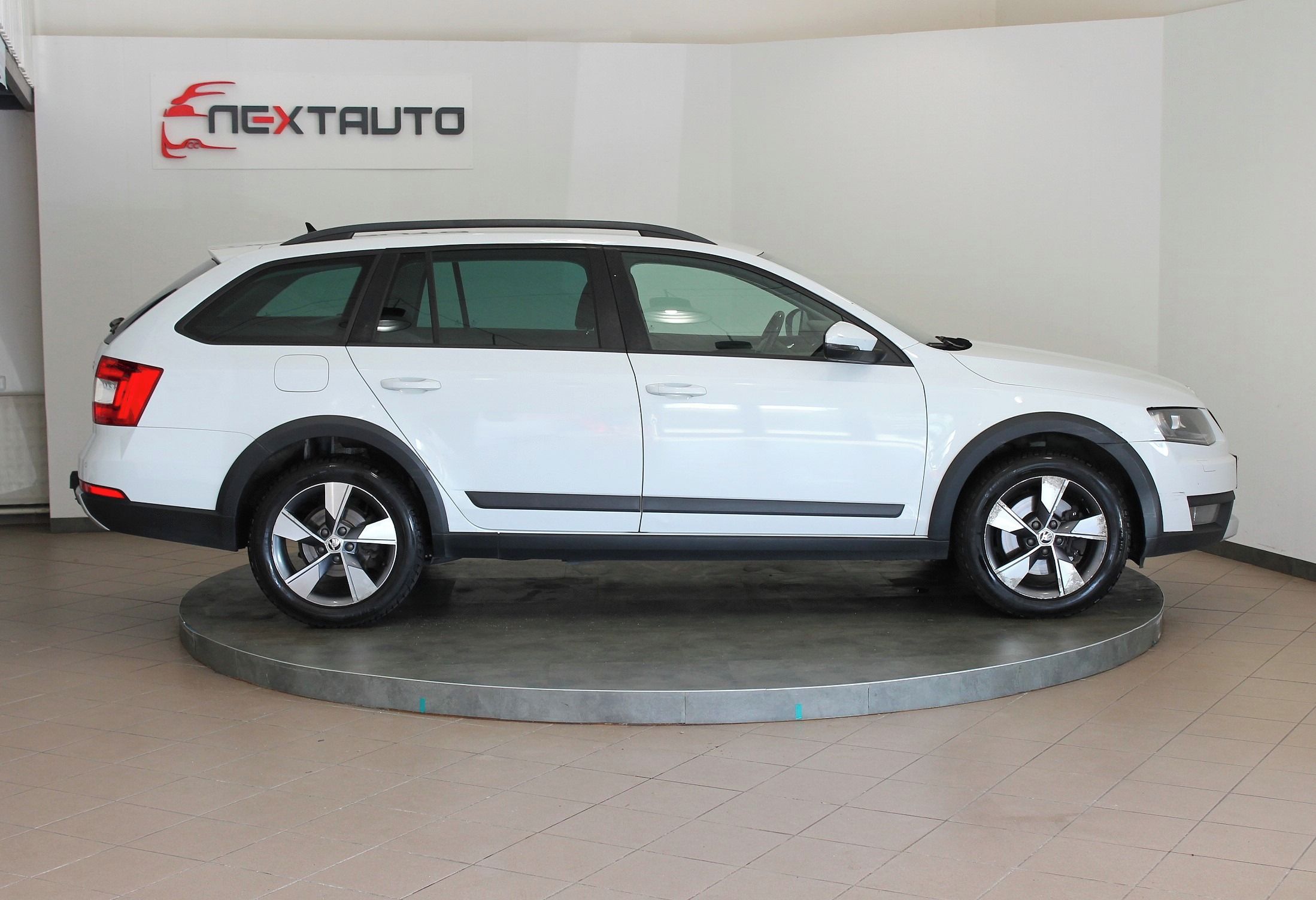 Škoda Octavia, 2.0 TDI 135kW DSG SCOUT, TAŽNÉ - fotka 6