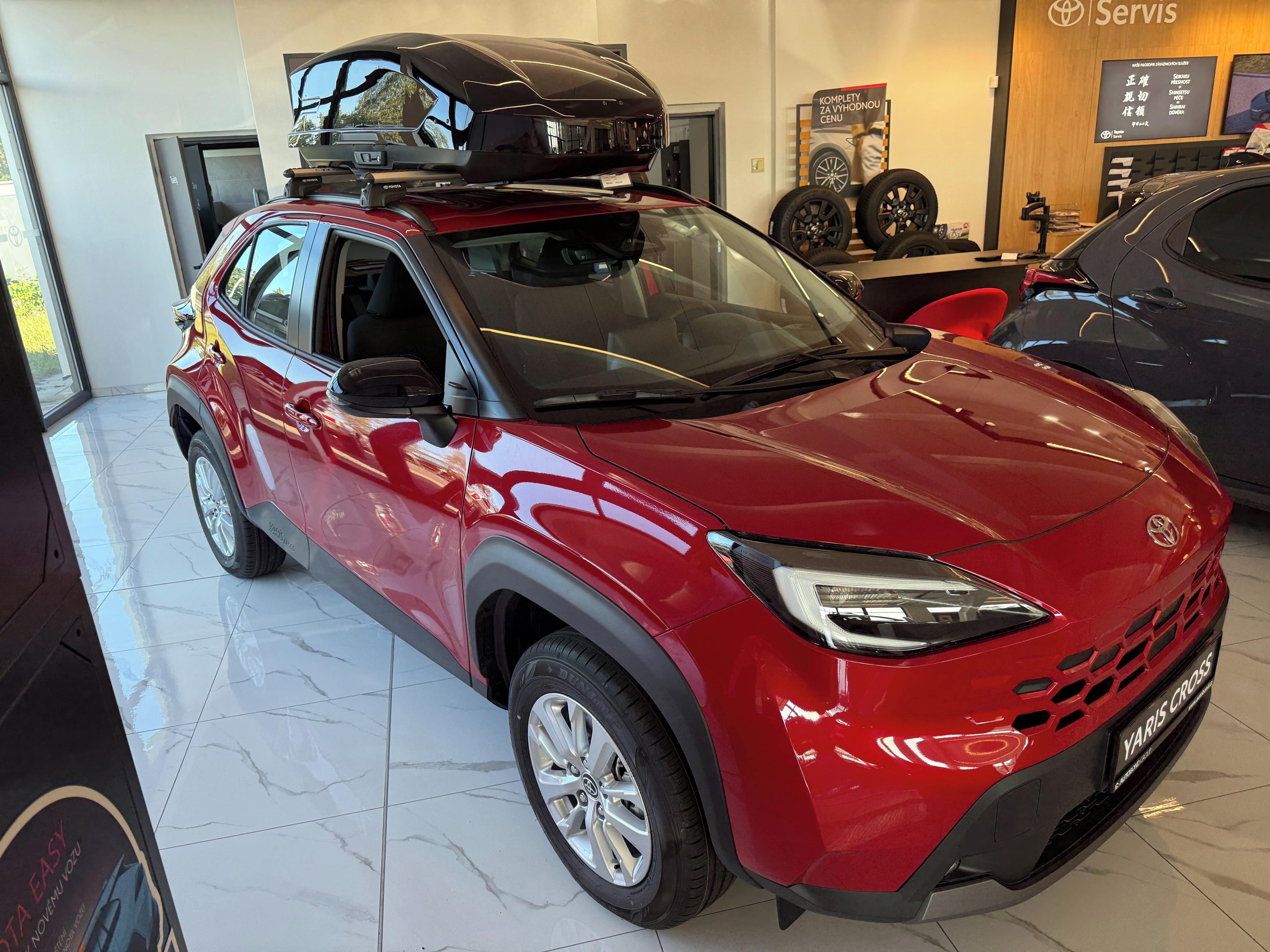 Toyota Yaris Cross, 1.5 HEV COMFORT + zimní kola - fotka 3