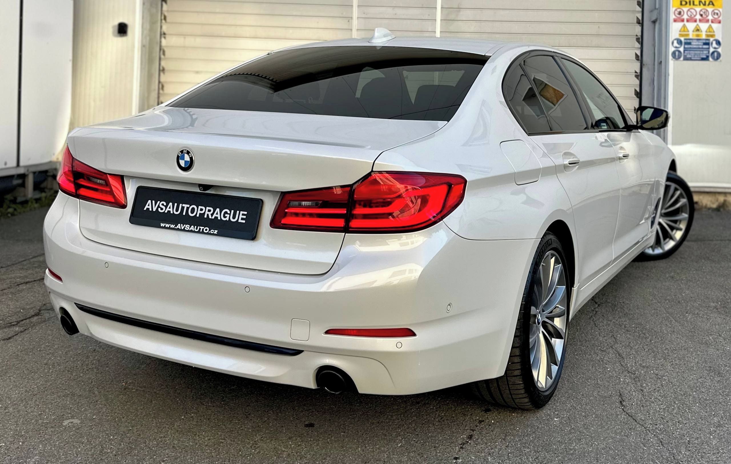 BMW Řada 5, G30 XDRIVE SPORT-LINE SEDAN - fotka 4