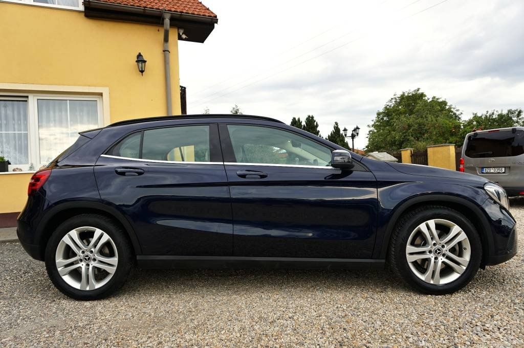 Mercedes-Benz GLA, 2,0 220 135 kW - fotka 3