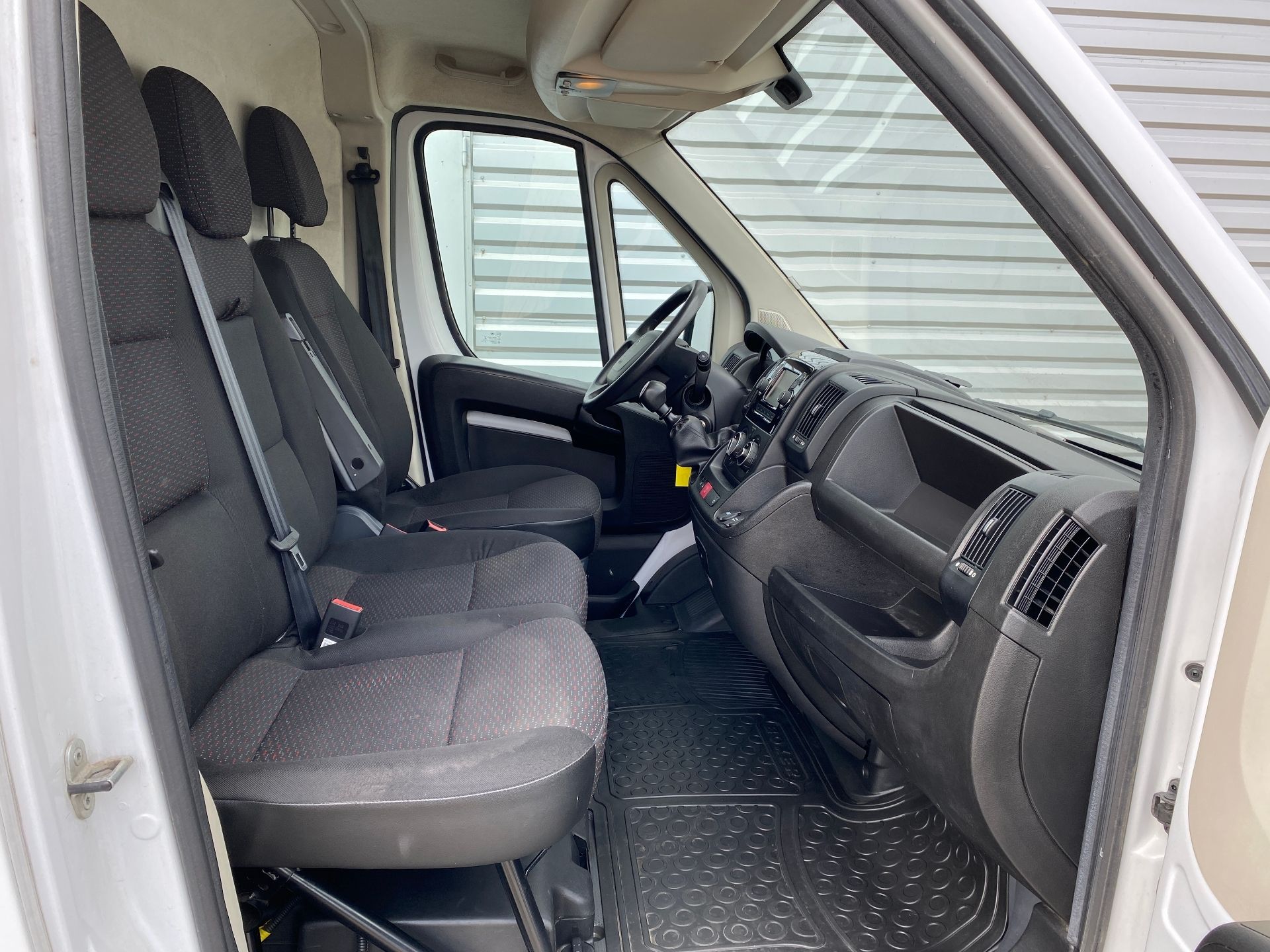 Peugeot Boxer, 2.2 HDi 121kW L3H2 - fotka 6
