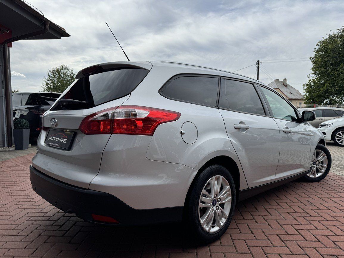Ford Focus, 1.6i Ti-VCT Klima Winter Paket - fotka 2