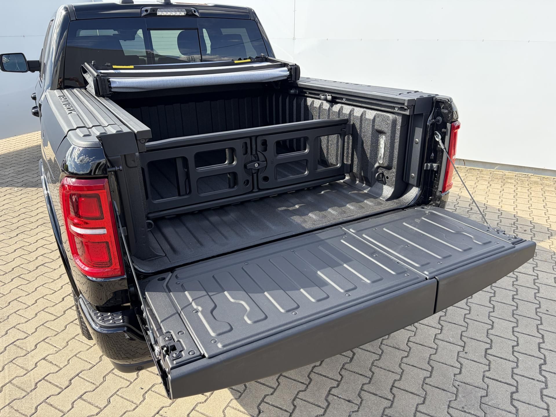 Dodge Ram, 1500 Limited 5.7 V8 HEMI 2026 - fotka 5