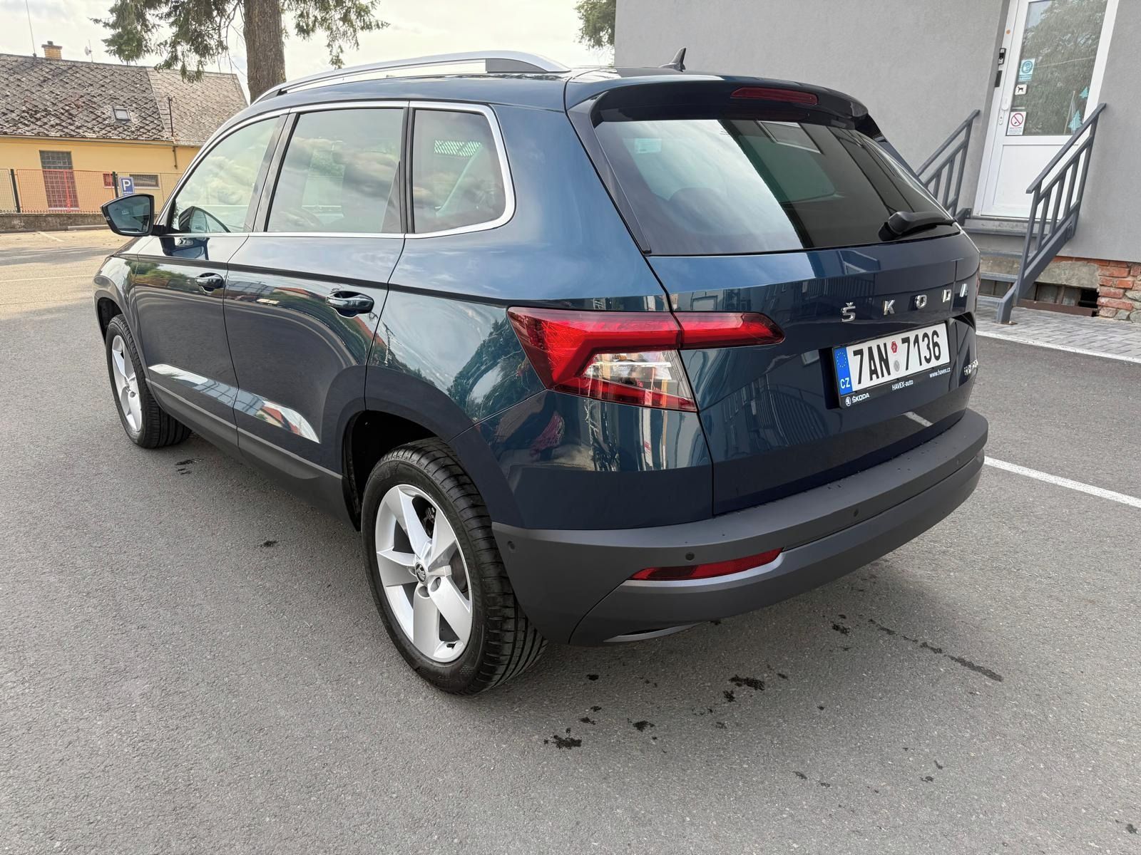 Škoda Karoq, 1.0TSi 85kW DSG navi jen7289km - fotka 4