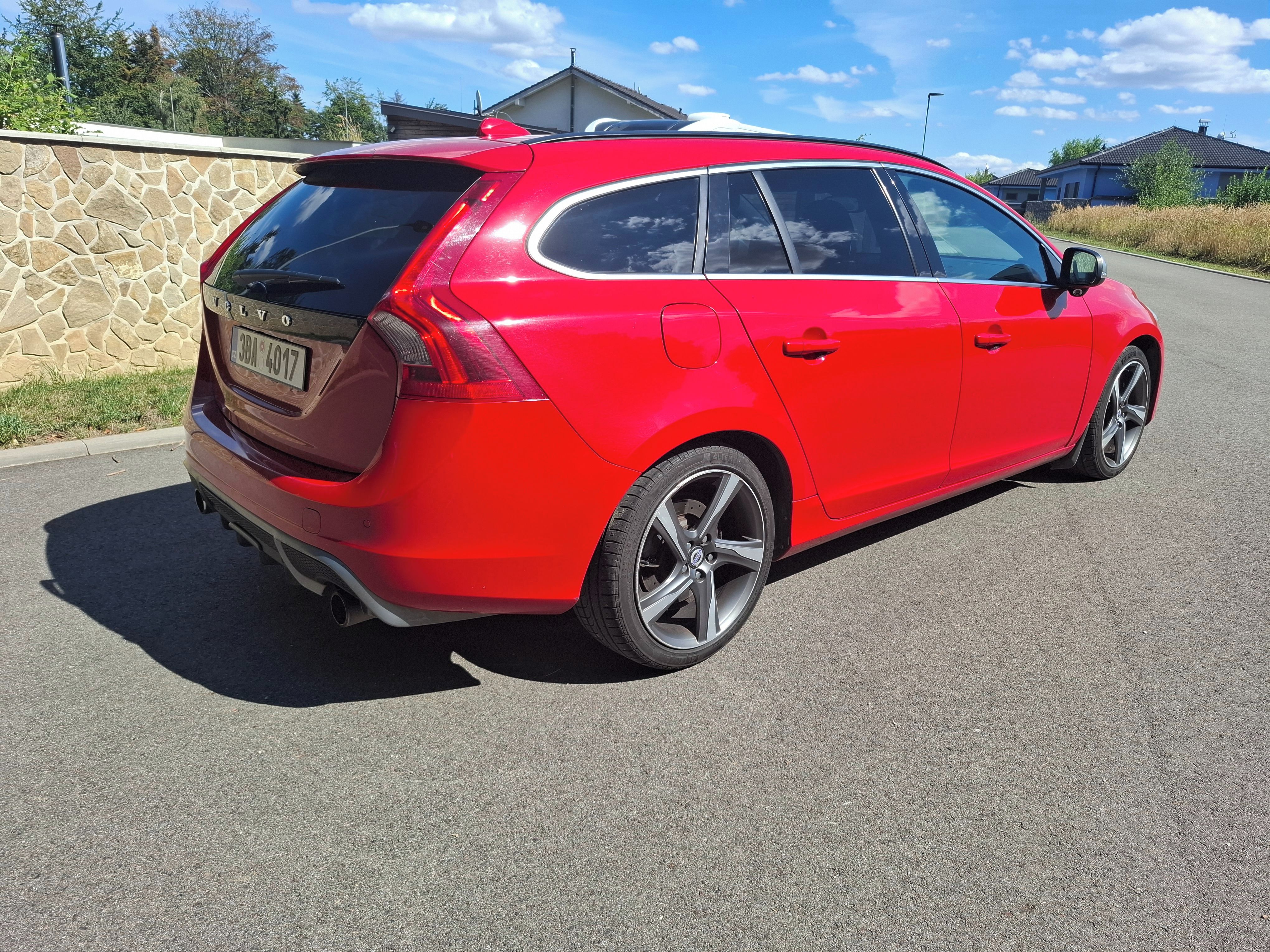 Volvo V60, Volvo V60 D5, R-design 151kw - fotka 6
