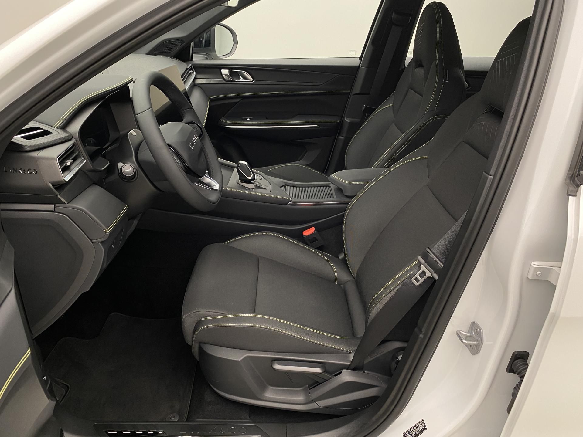 Lynk & Co 01, CORE PHEV AUT CZ 1.maj - fotka 3