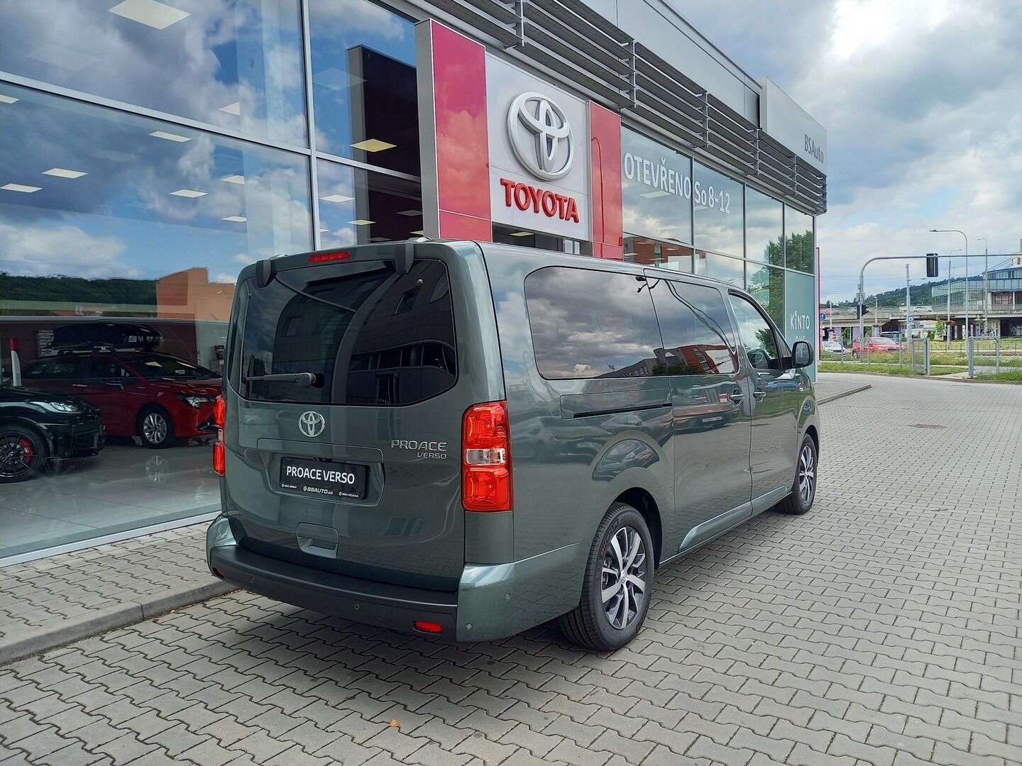Toyota Proace Verso, Toyota Proace Verso 2,2 L2 - fotka 2