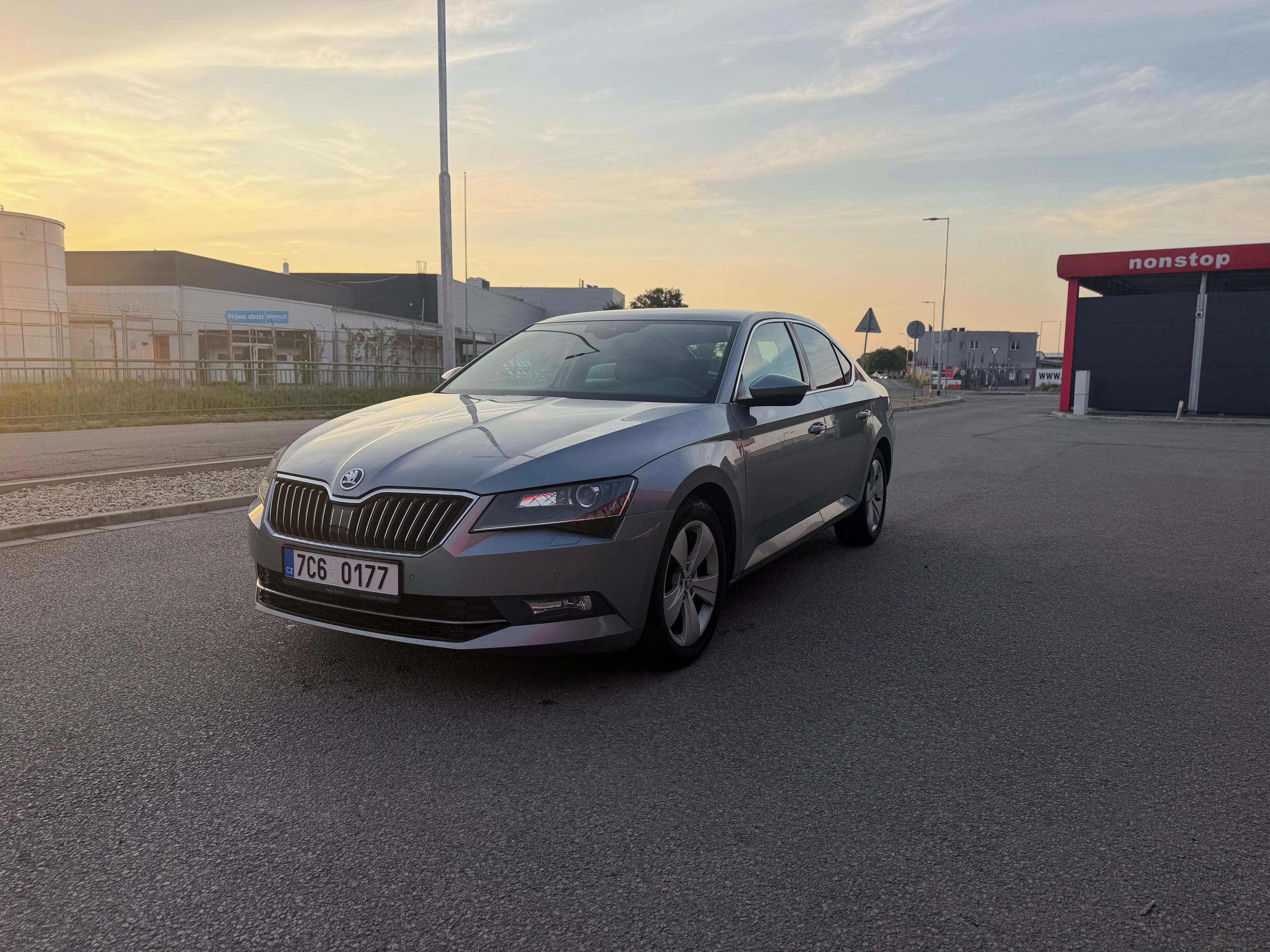 Škoda Superb, DSG, 132 Kw, druhý majitel - fotka 3