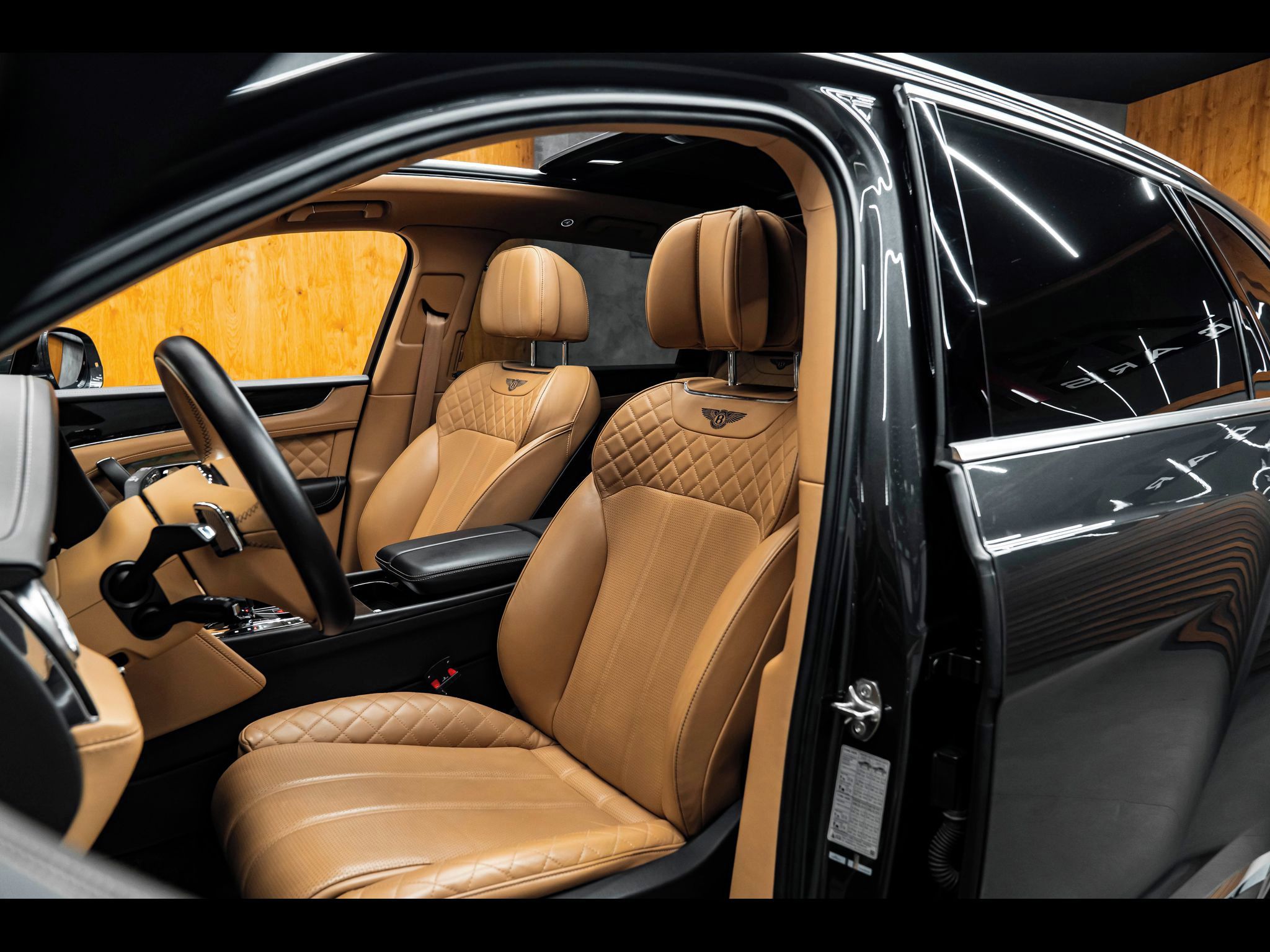 Bentley Bentayga - fotka 6