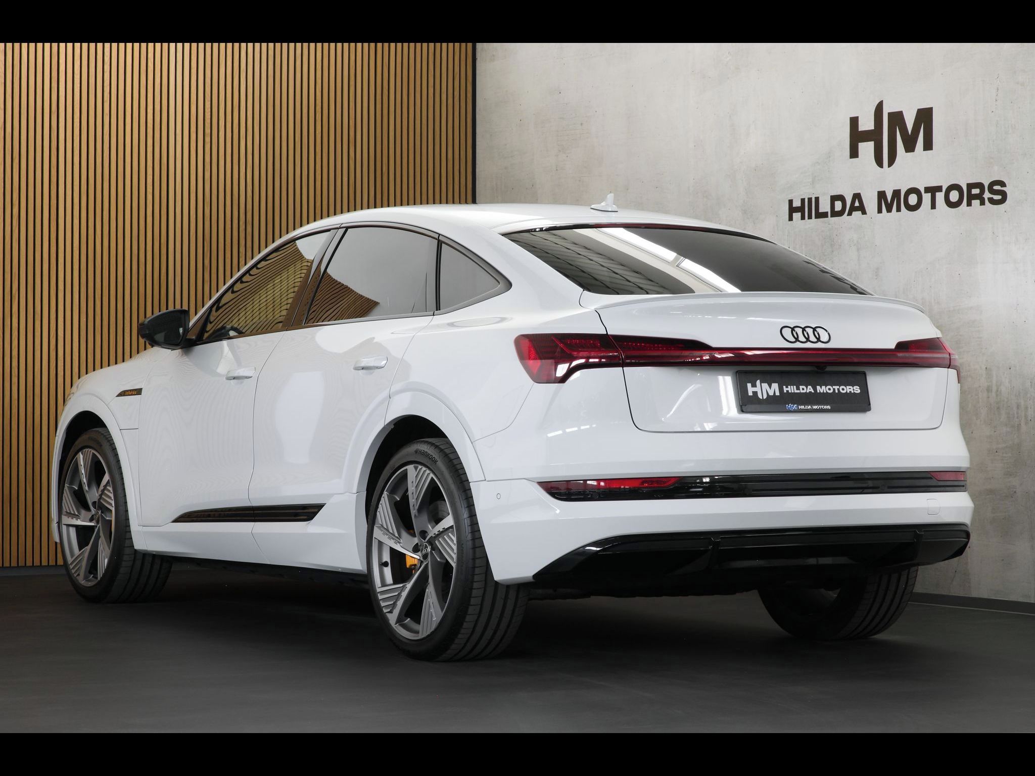 Audi e-tron, 55 300kW Sportback Black Edice - fotka 2