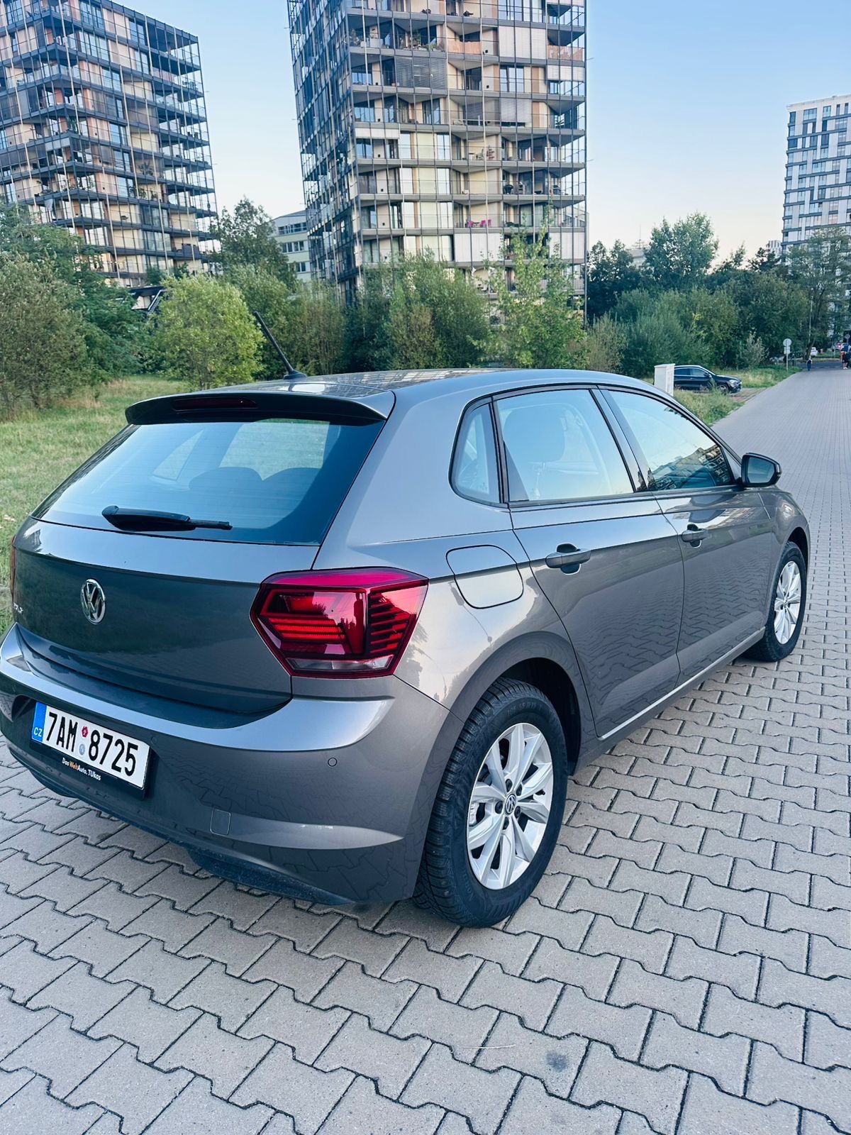 Volkswagen Polo, Highline 1.0 TSI 85 kW ojeté - fotka 3