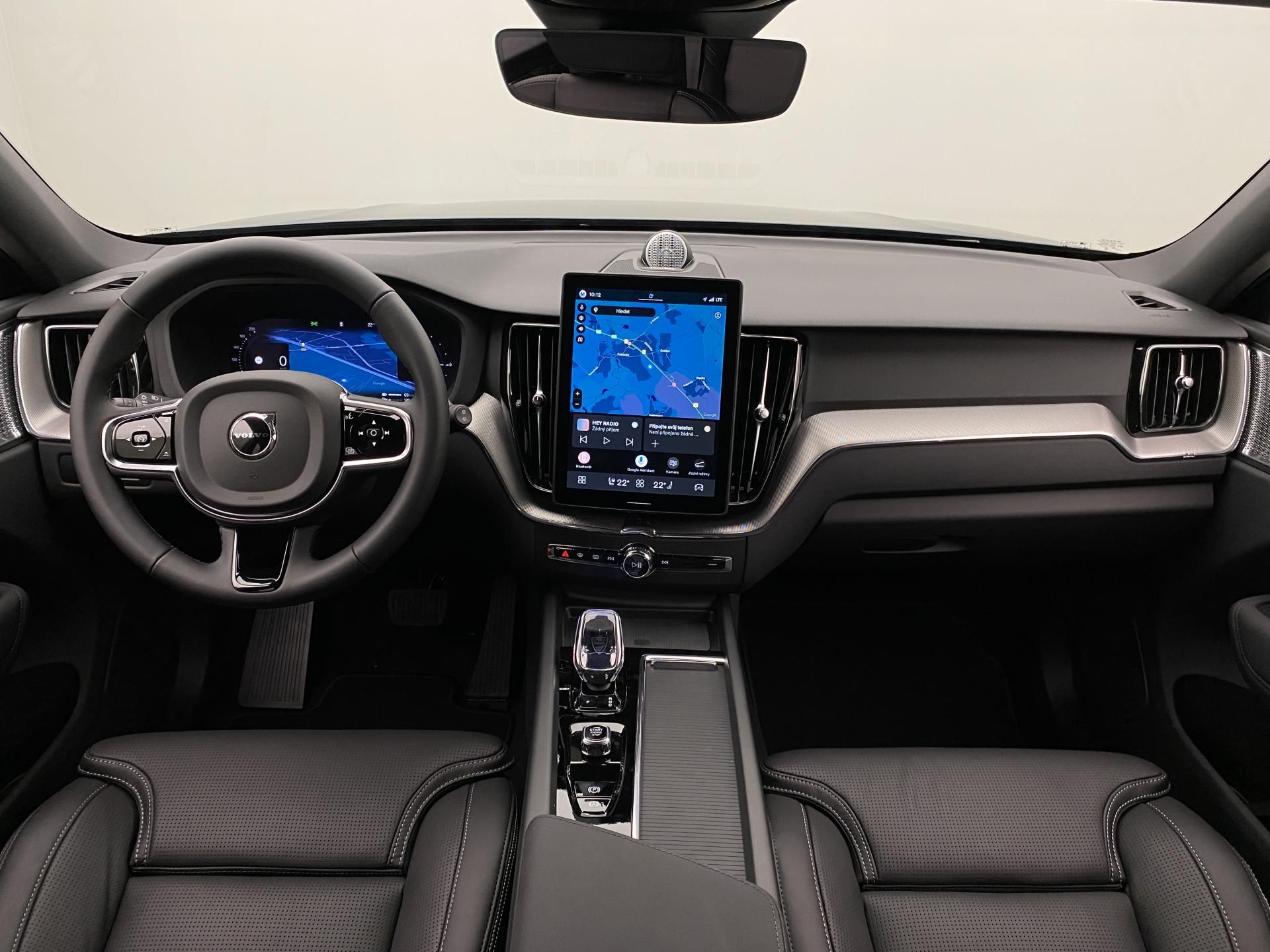 Volvo XC60, T8 AWD RECHARGE BLACK EDITION - fotka 2