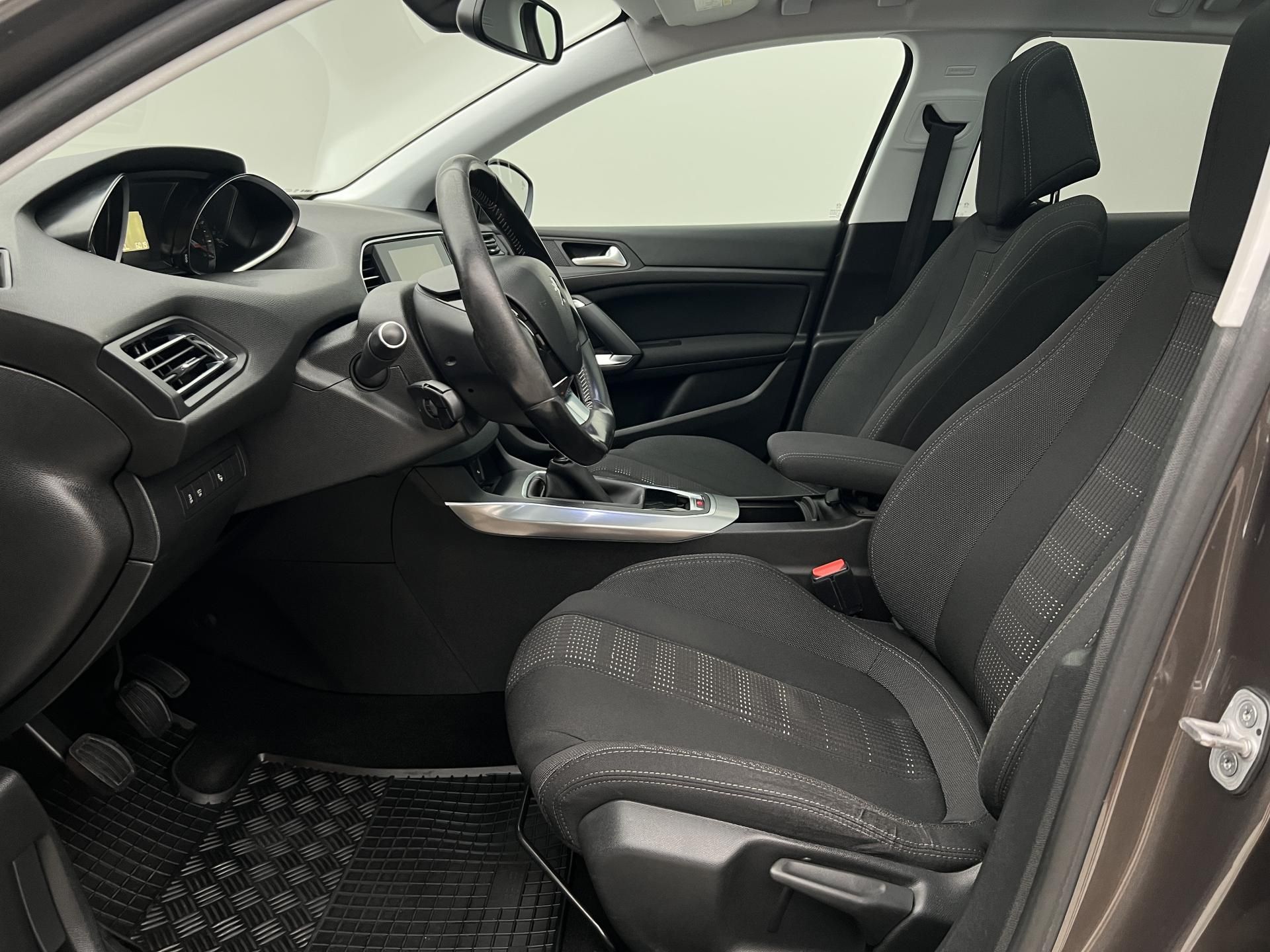 Peugeot 308, 1.2 PURETECH ACTIVE 1. maj. - fotka 2