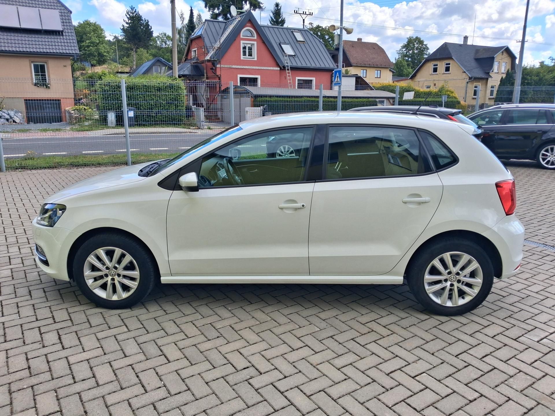 Volkswagen Polo, 1,0MPi POUZE 65t.km! VYHŘ.SED. - fotka 4