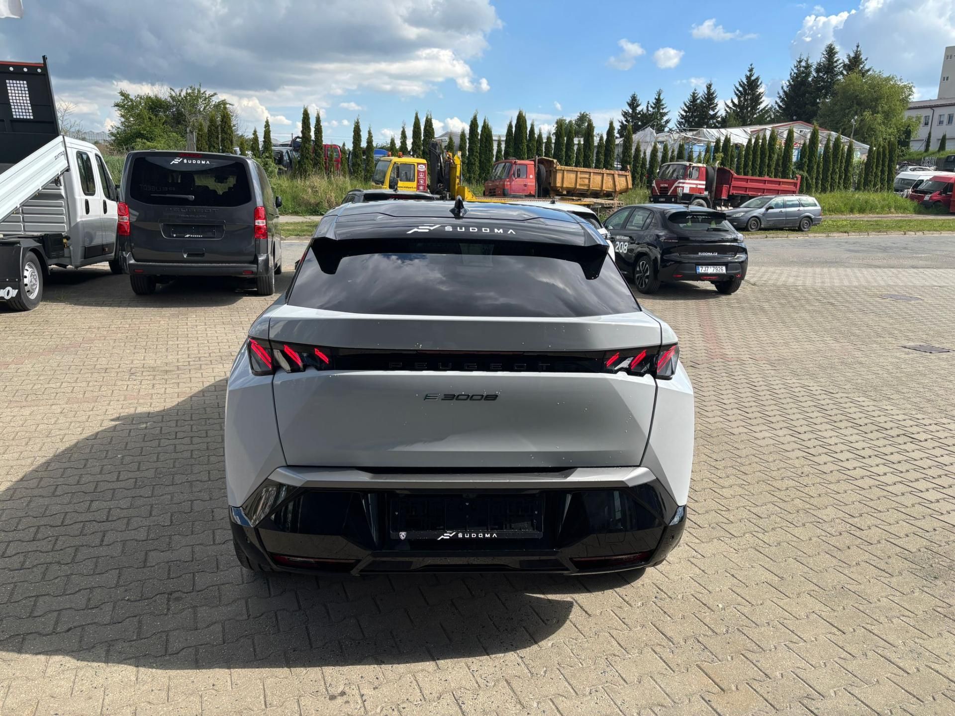 Peugeot 3008, GT Elektromotor 210 k / 73 kWh - fotka 6