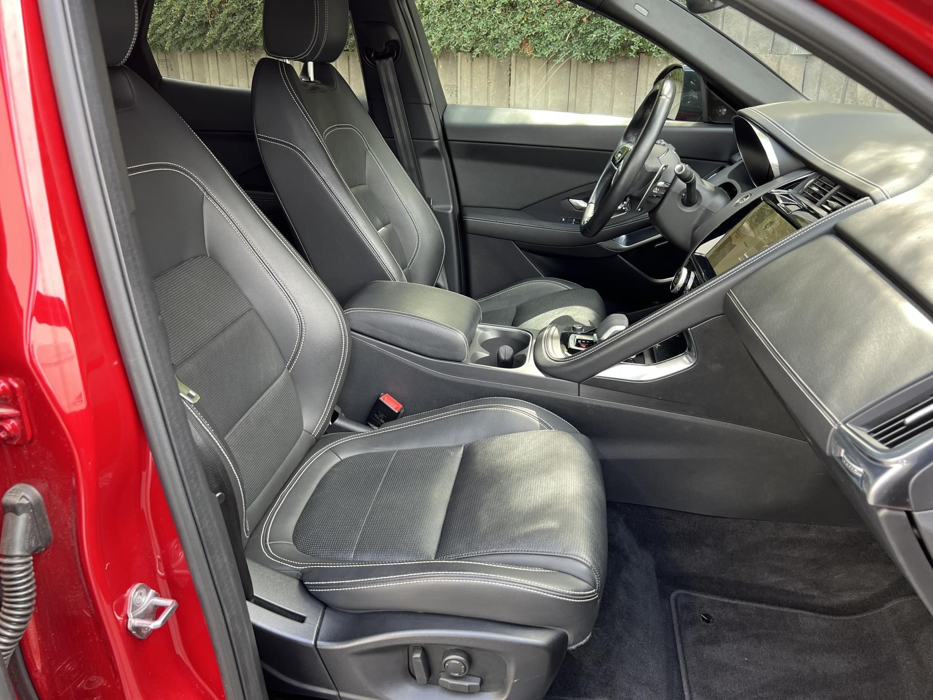 Jaguar E-Pace, 2.0 D165 AWD R-DYNAMIC - fotka 6
