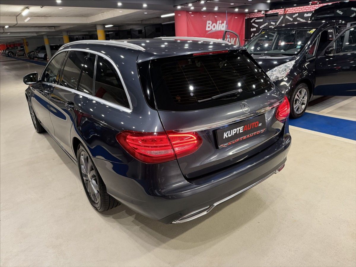 Mercedes-Benz Třídy C, 2,2 CDi - panorama - fotka 3