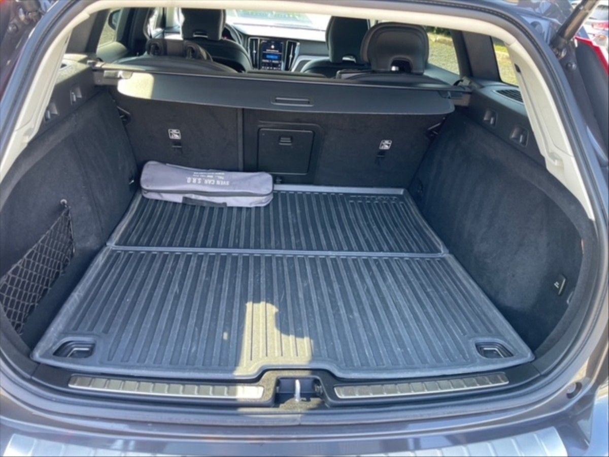 Volvo V60, 2,0 B3 Core AT - fotka 6