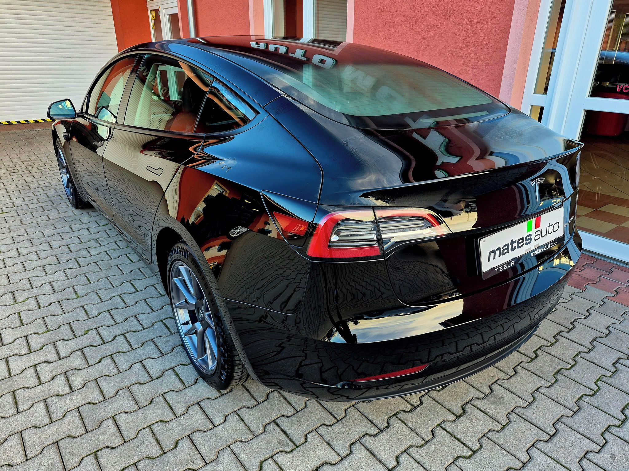 Tesla Model 3, Long Range Dual Motor - 366 kW - fotka 3
