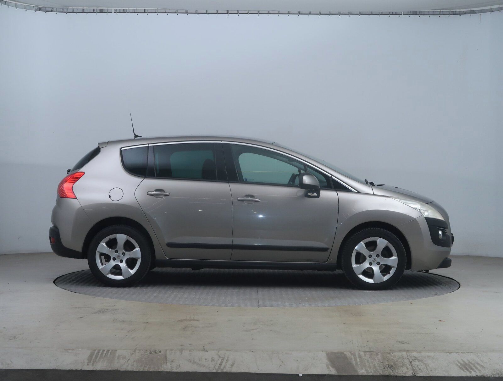 Peugeot 3008, 1.6 HDi, Parkovací asistent - fotka 6
