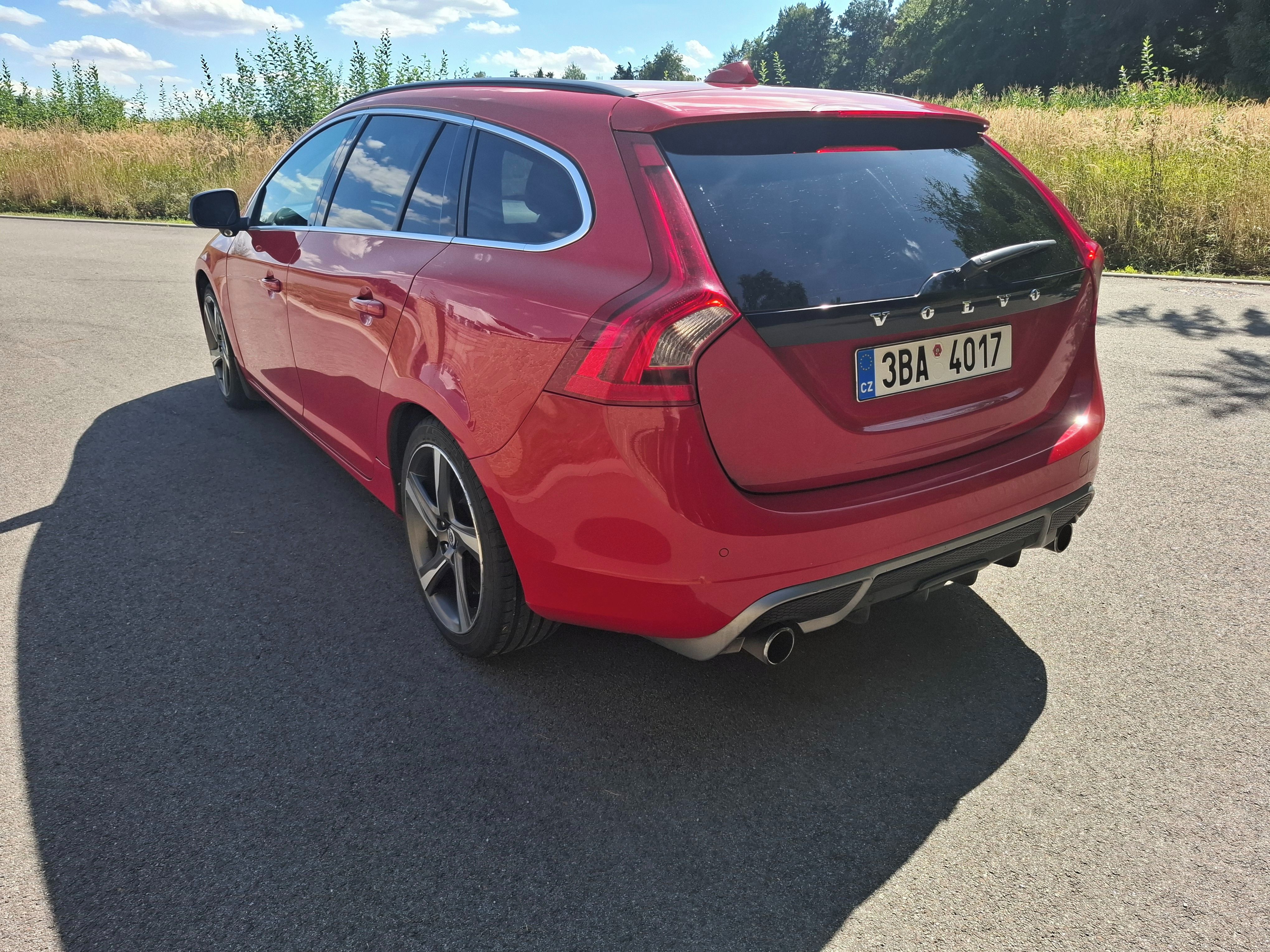 Volvo V60, Volvo V60 D5, R-design 151kw - fotka 4