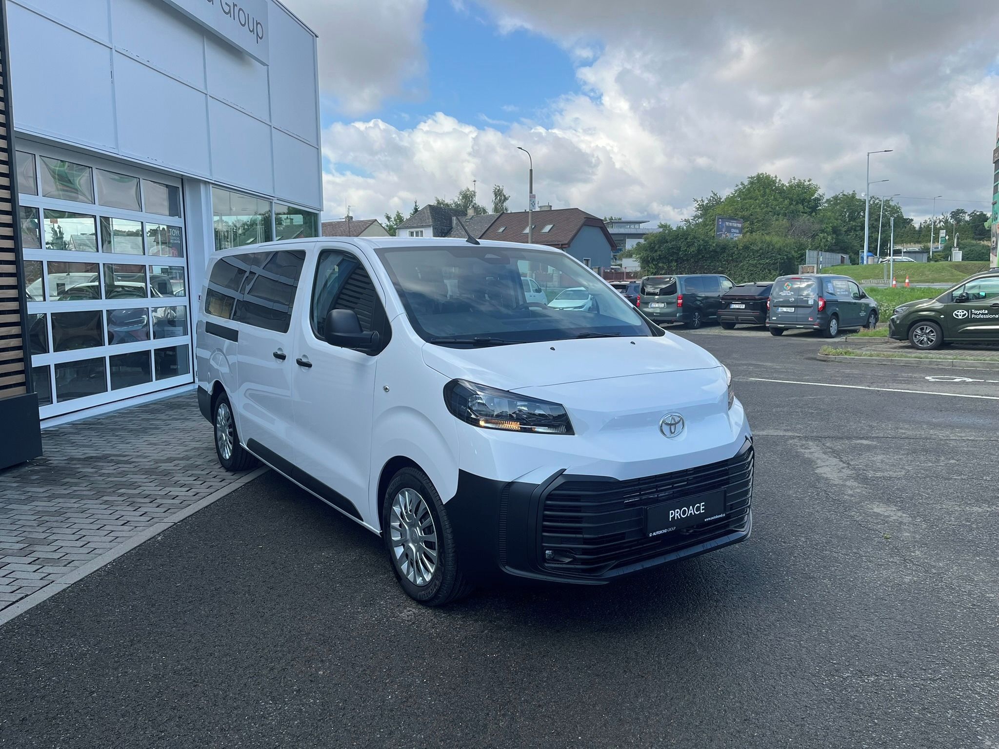Toyota Proace Verso, 2.2L Combi TAŽNÉ ODNÍMATELNÉ - fotka 3