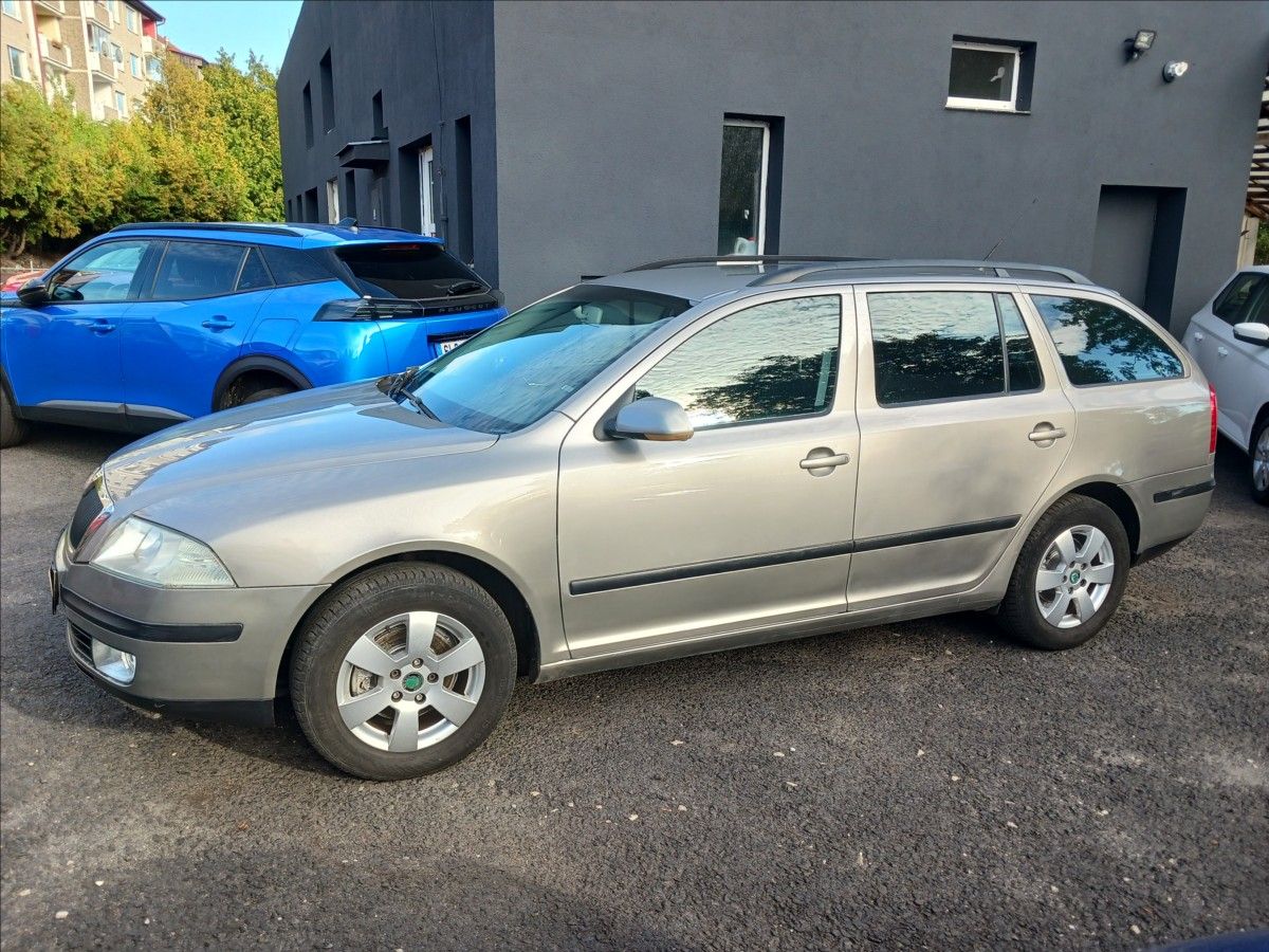 Škoda Octavia, 1,9 1,9 TDI 77Kw KOMBI - fotka 4