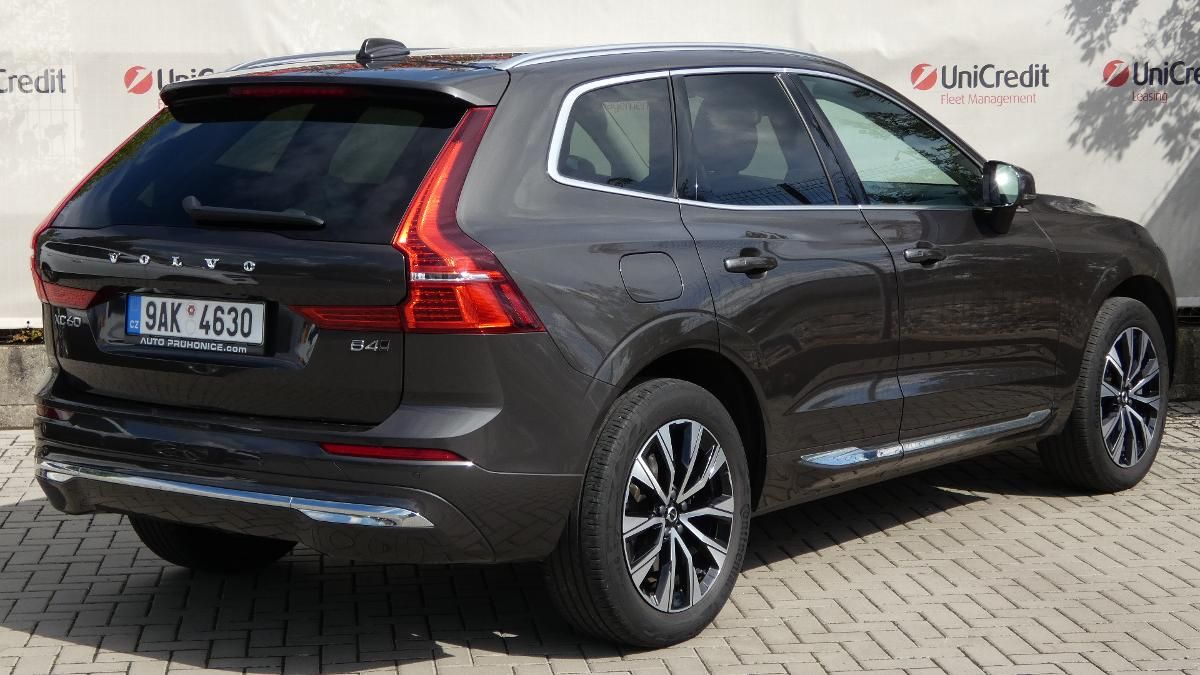 Volvo XC60, B4 AWD Plus Bright Auto - fotka 3