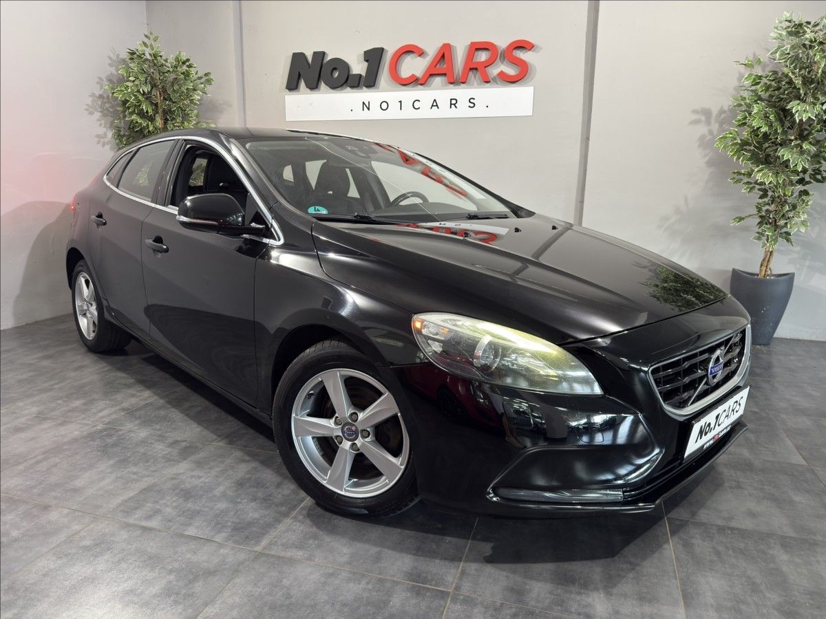 Volvo V40, 1,6   D2 MOMENTUM BI-XEN VÝHŘE