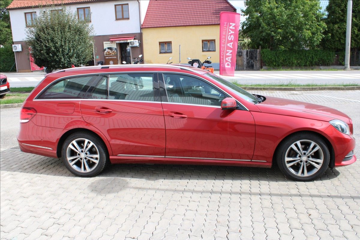 Mercedes-Benz Třídy E, 2,1 200 T CDI Avantgarde - fotka 3