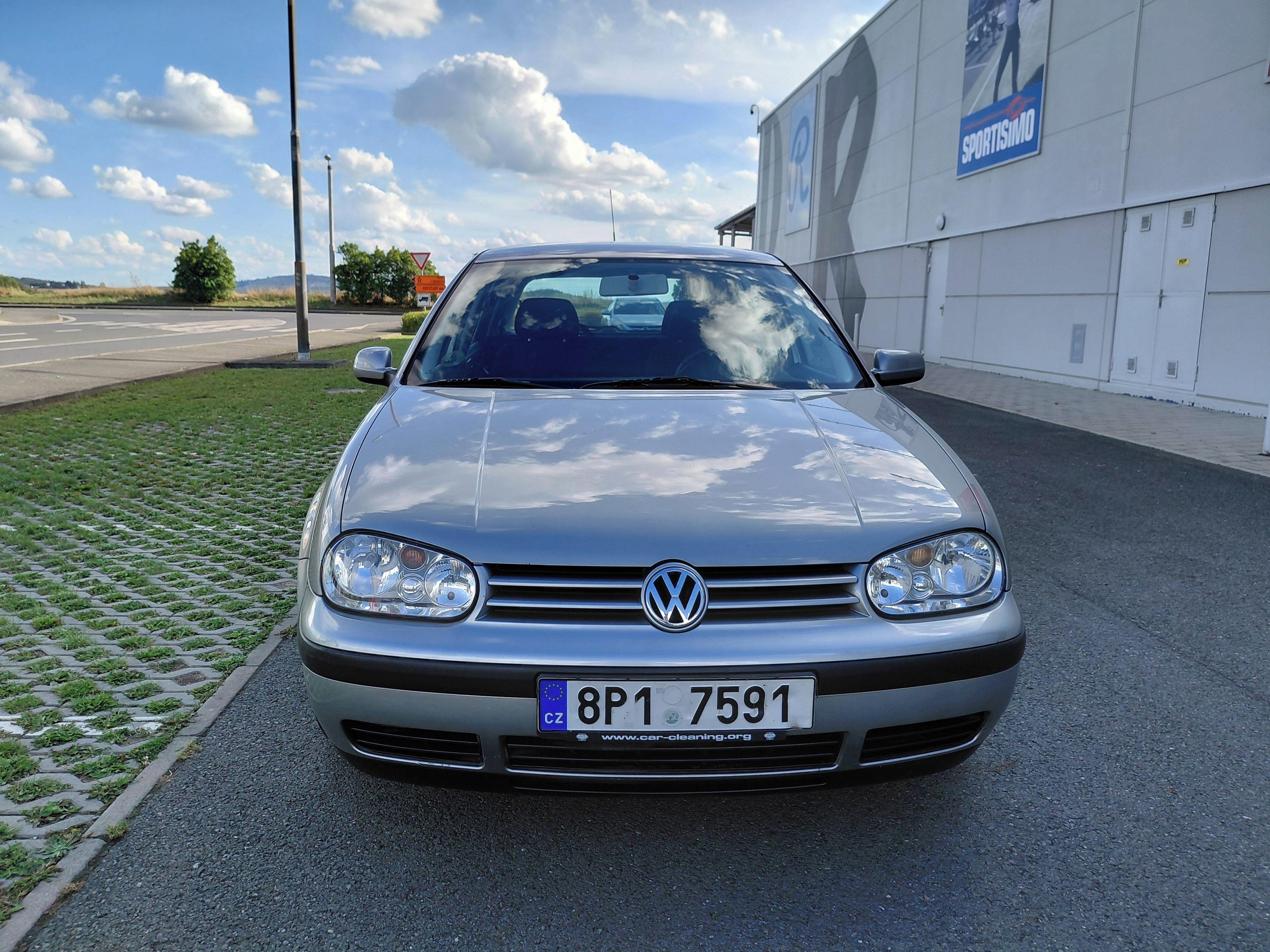 Volkswagen Golf, 1.4 16V 55KW 2.MAJ,NOVÁ STK - fotka 2