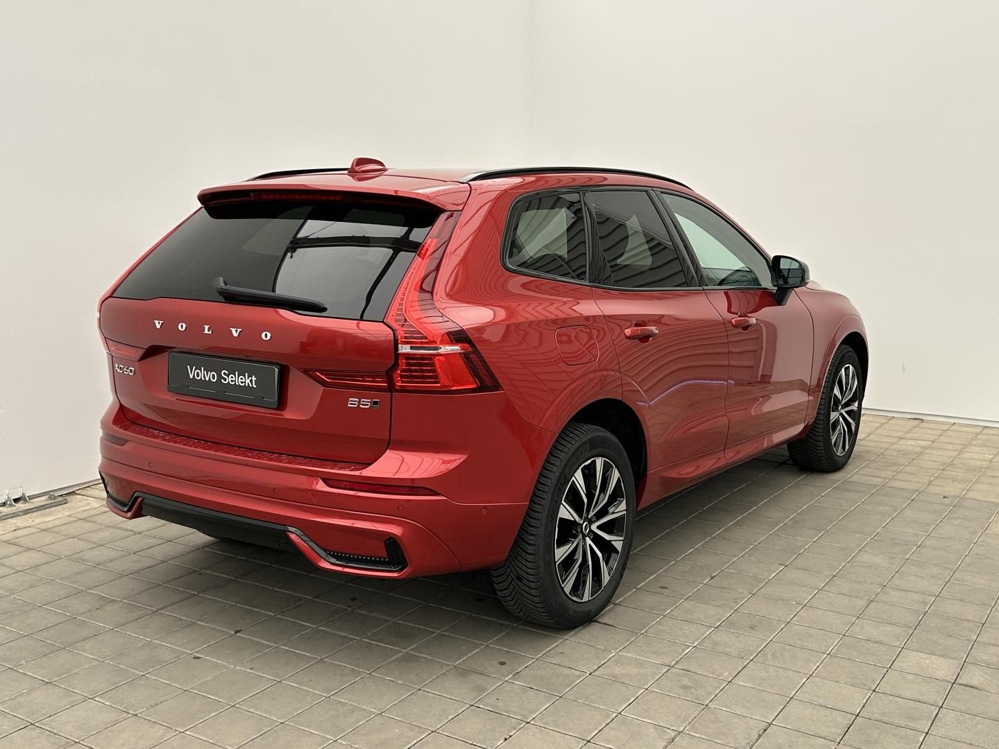 Volvo XC60, 2.0 B5 184kW 4x4  Plus - fotka 6