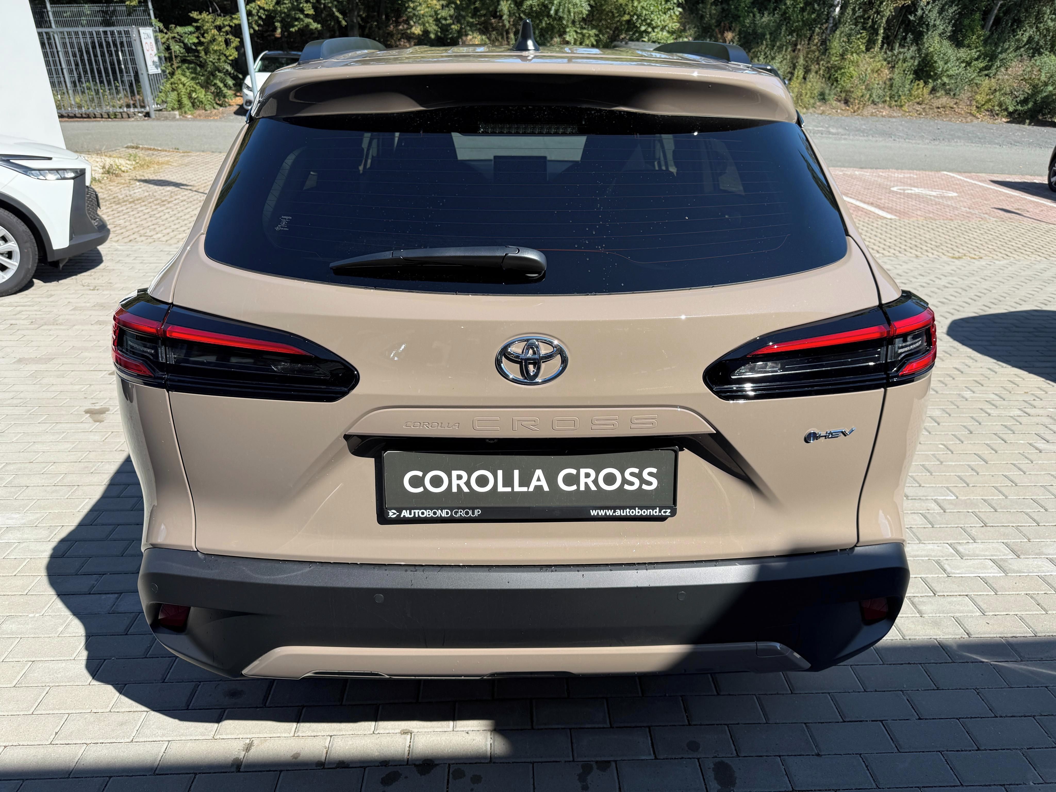 Toyota Corolla Cross, 1.8 HEV STYLE + zimní kola - fotka 5