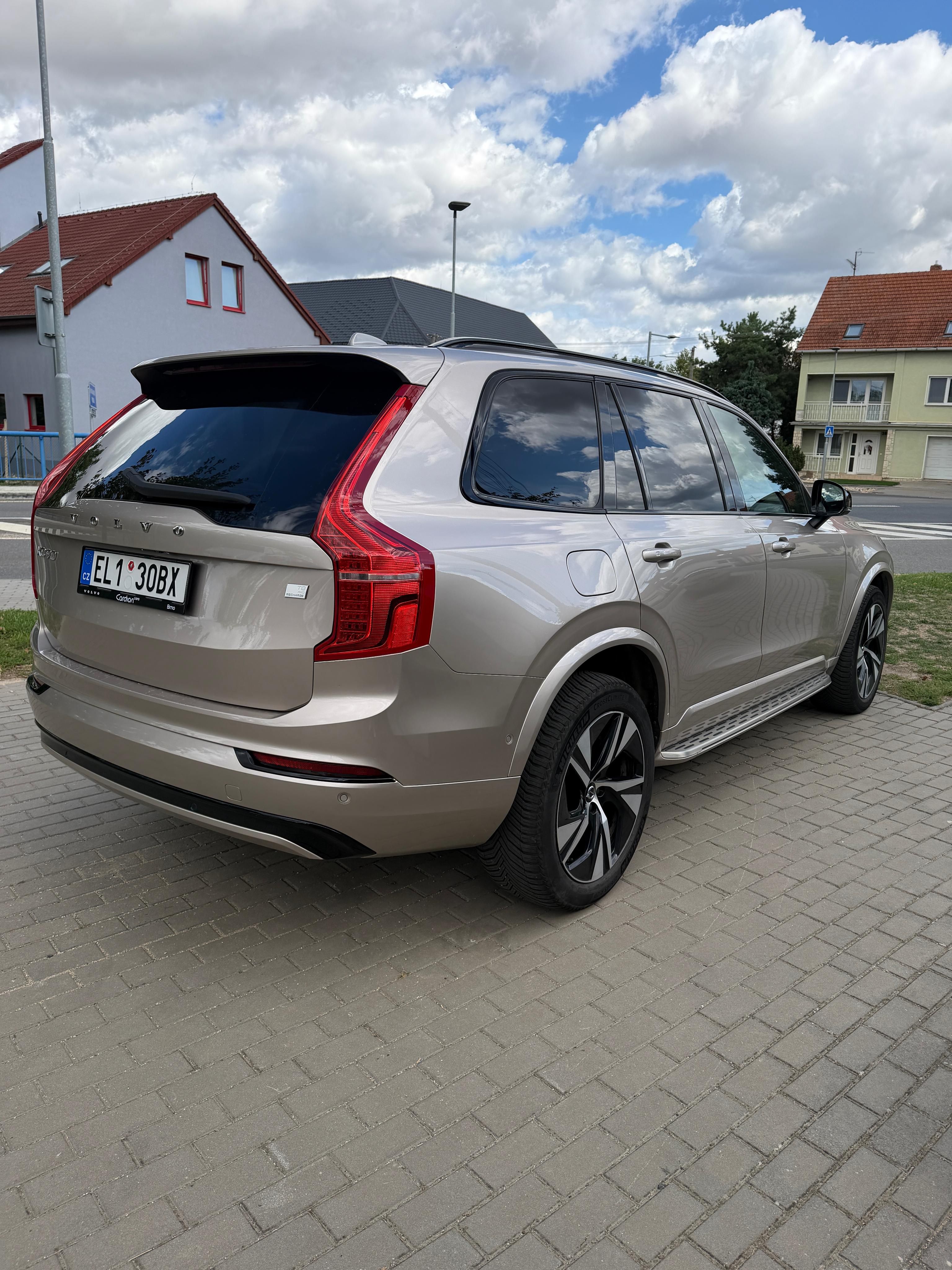 Volvo XC90, T8 AWD Recharge Dark Ultimate - fotka 5